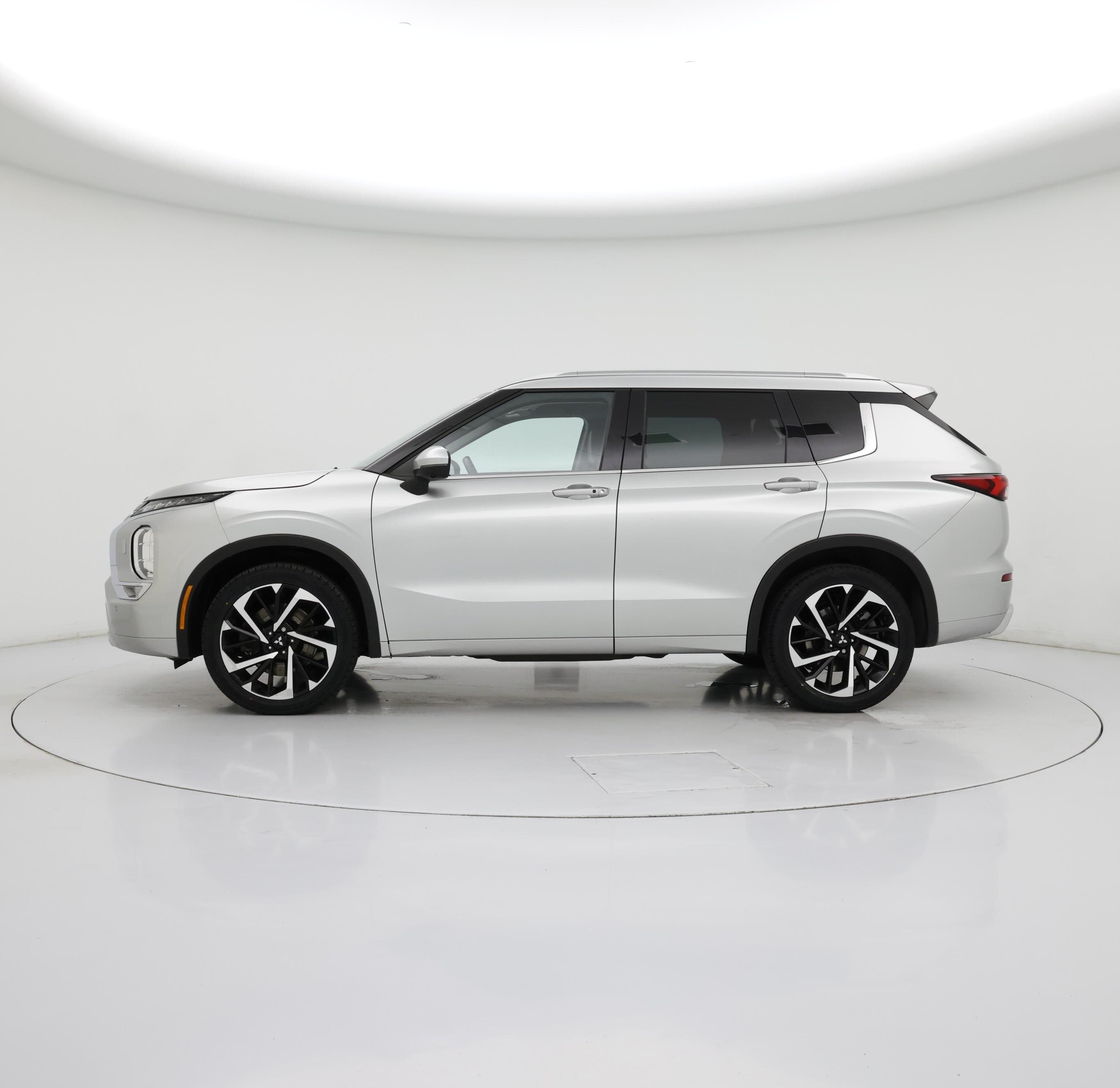 Thumbnail: 2022 Mitsubishi Outlander - 3
