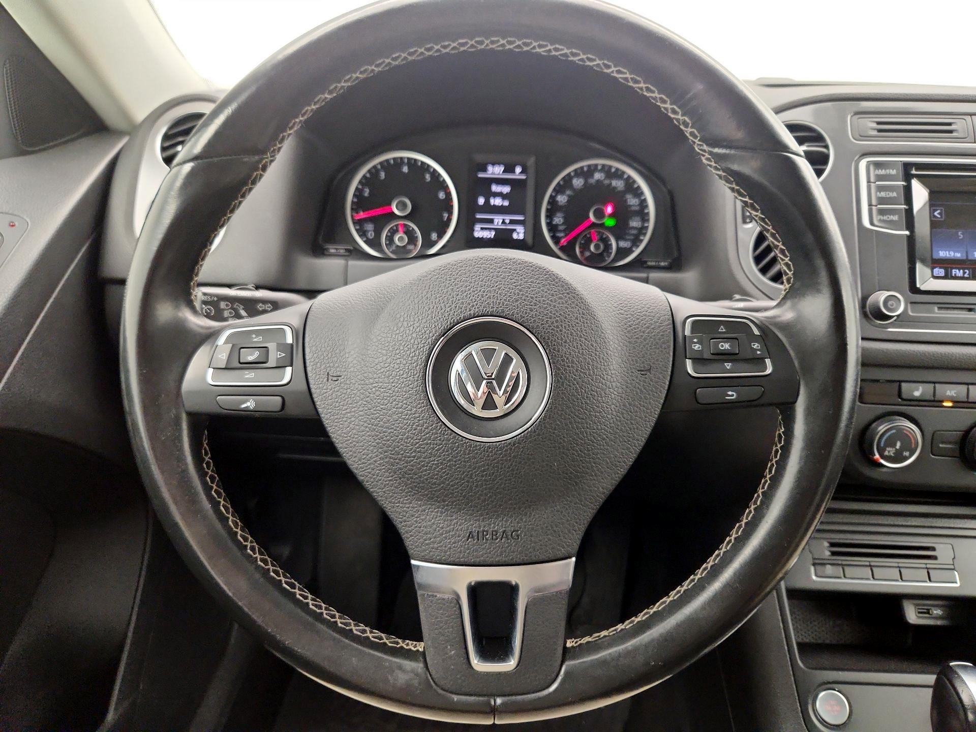 Thumbnail: 2016 Volkswagen Tiguan - 10