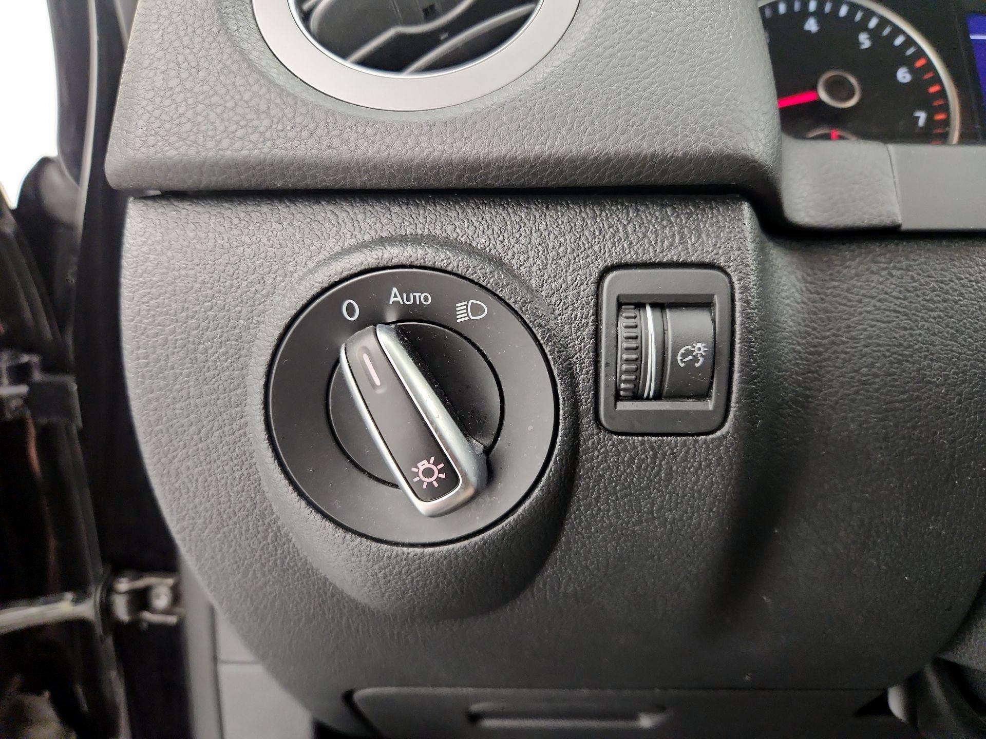 Thumbnail: 2016 Volkswagen Tiguan - 13
