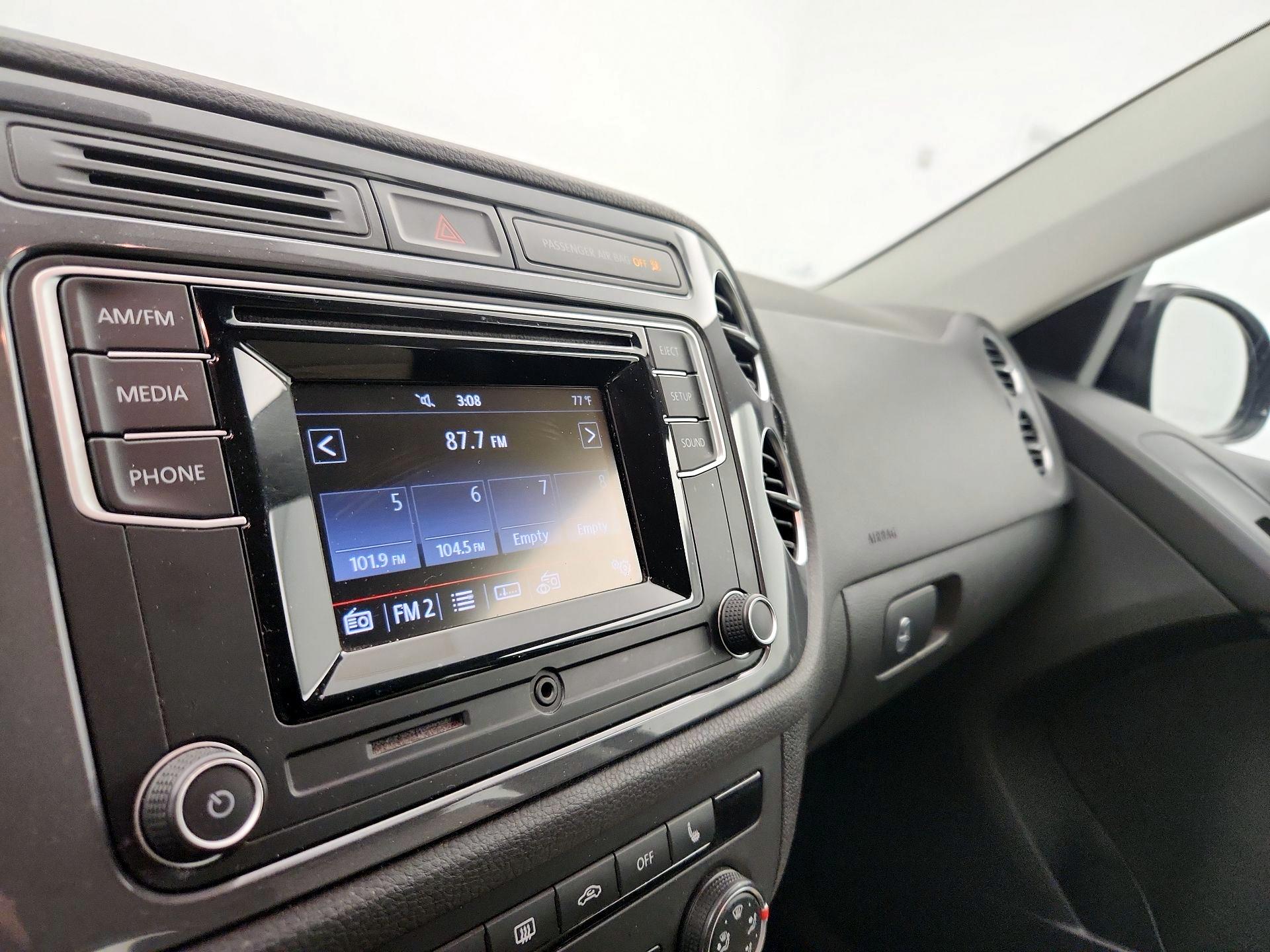 Thumbnail: 2016 Volkswagen Tiguan - 15