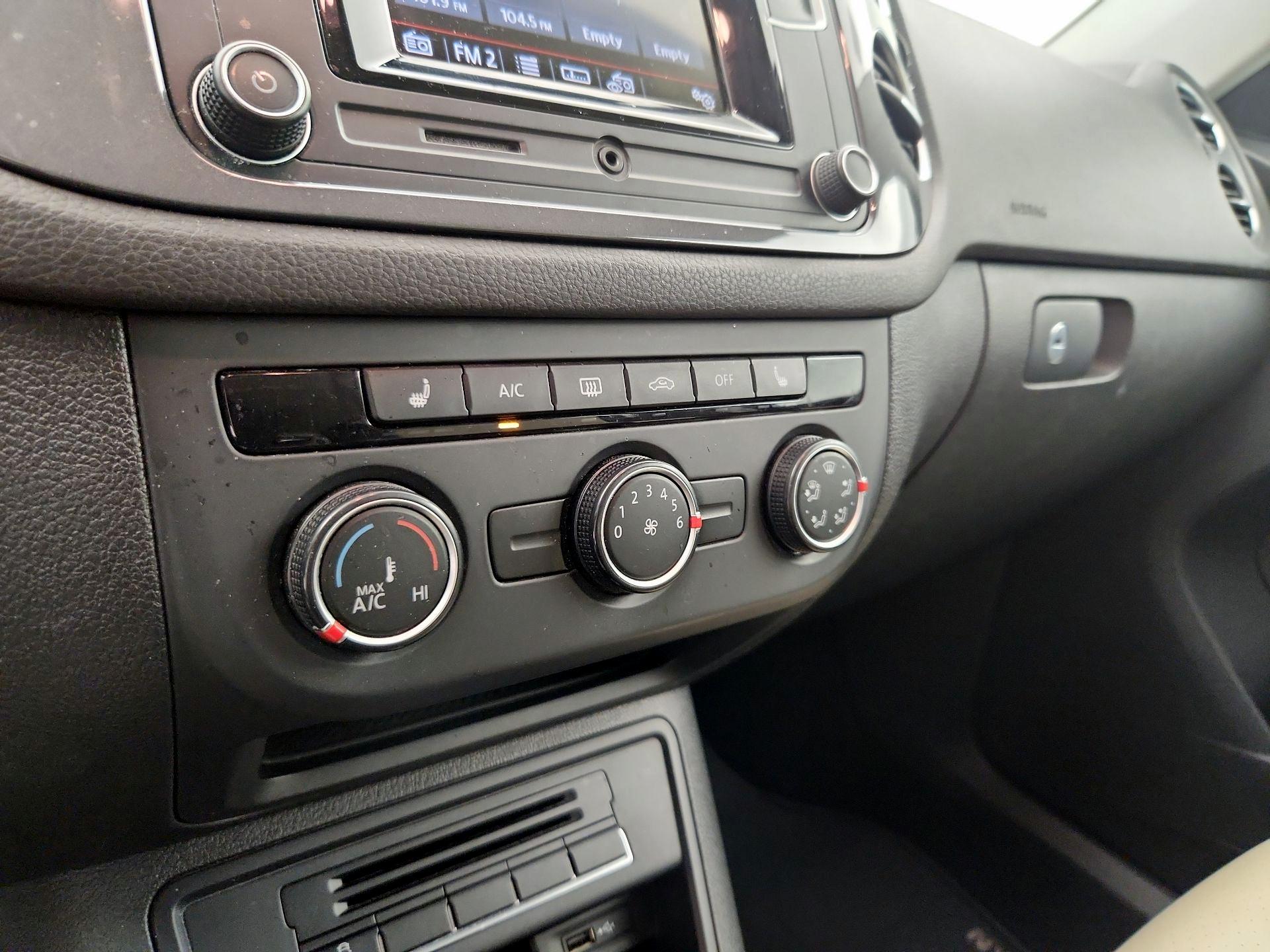 Thumbnail: 2016 Volkswagen Tiguan - 16