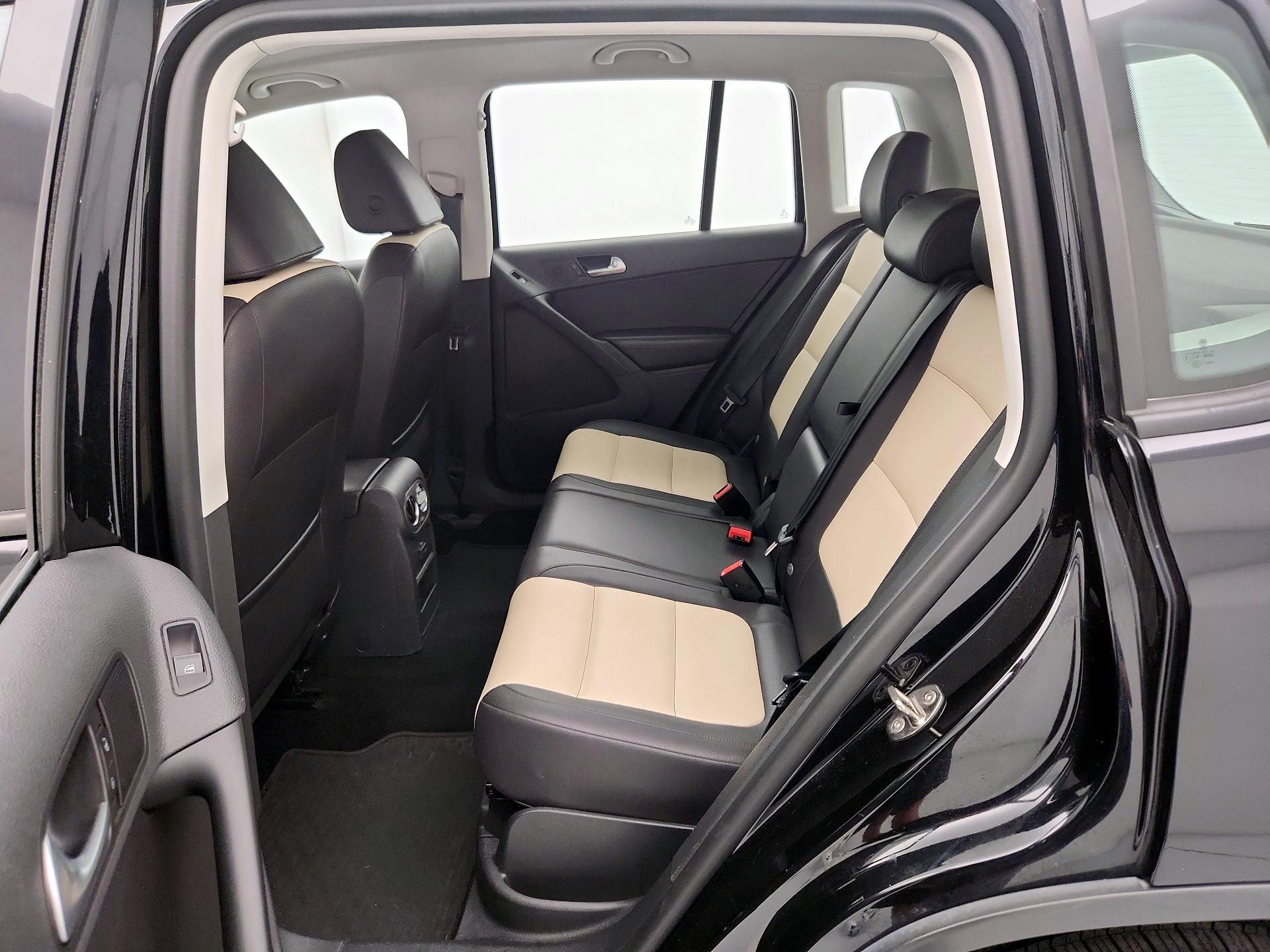 Thumbnail: 2016 Volkswagen Tiguan - 19