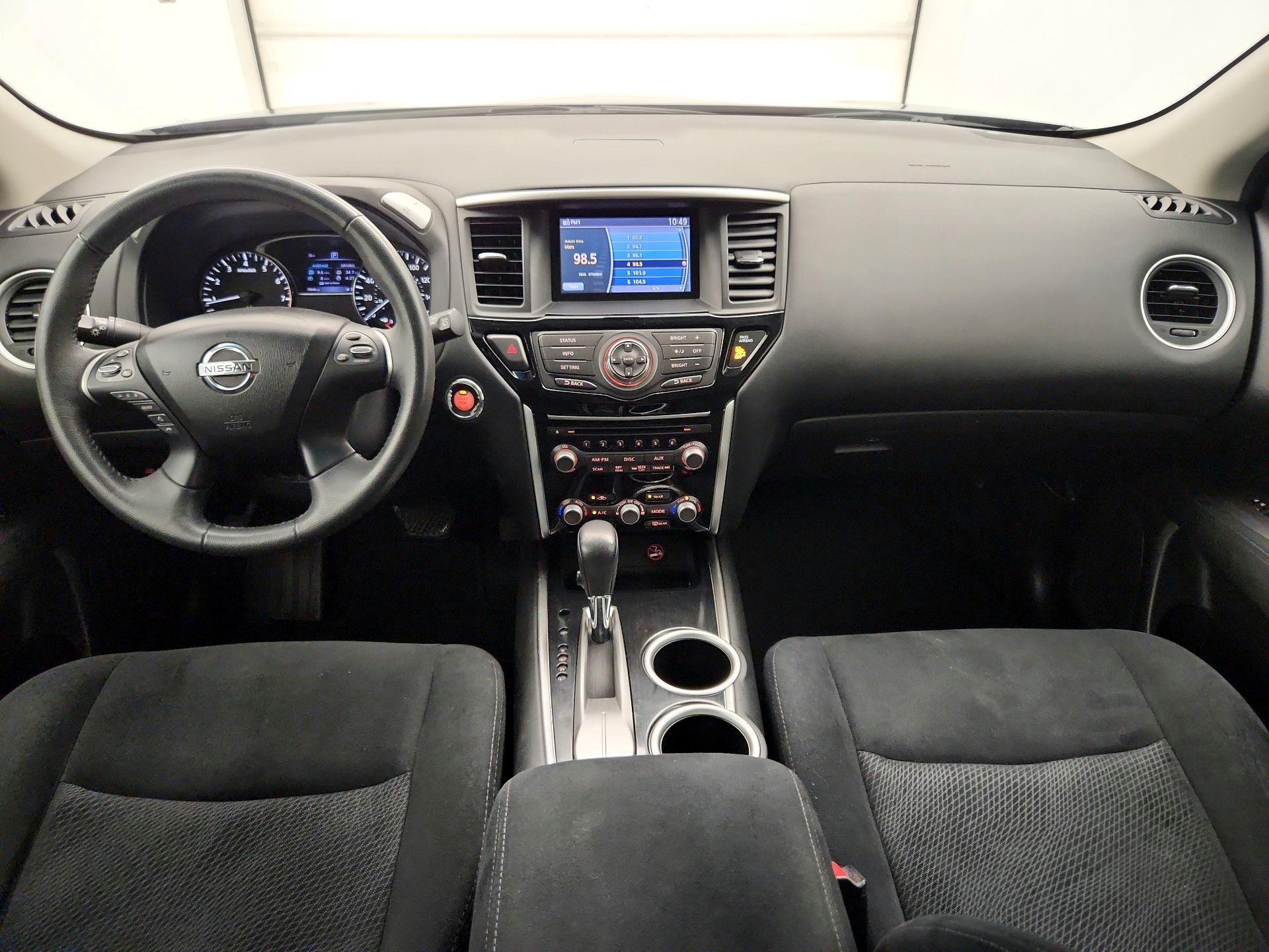 Thumbnail: 2016 Nissan Pathfinder - 9