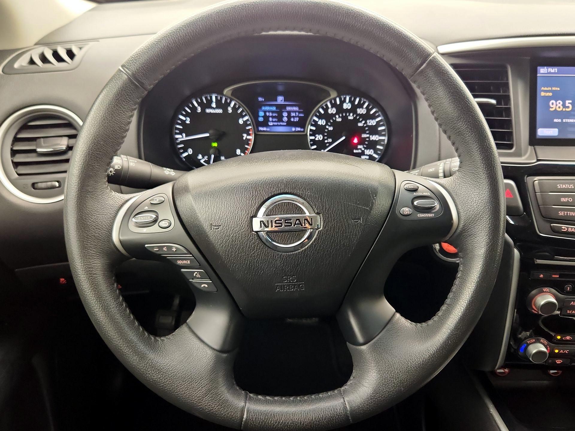 Thumbnail: 2016 Nissan Pathfinder - 10