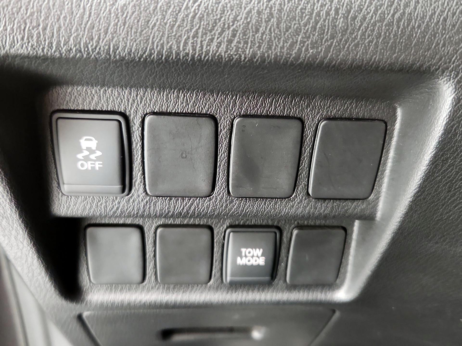 Thumbnail: 2016 Nissan Pathfinder - 13