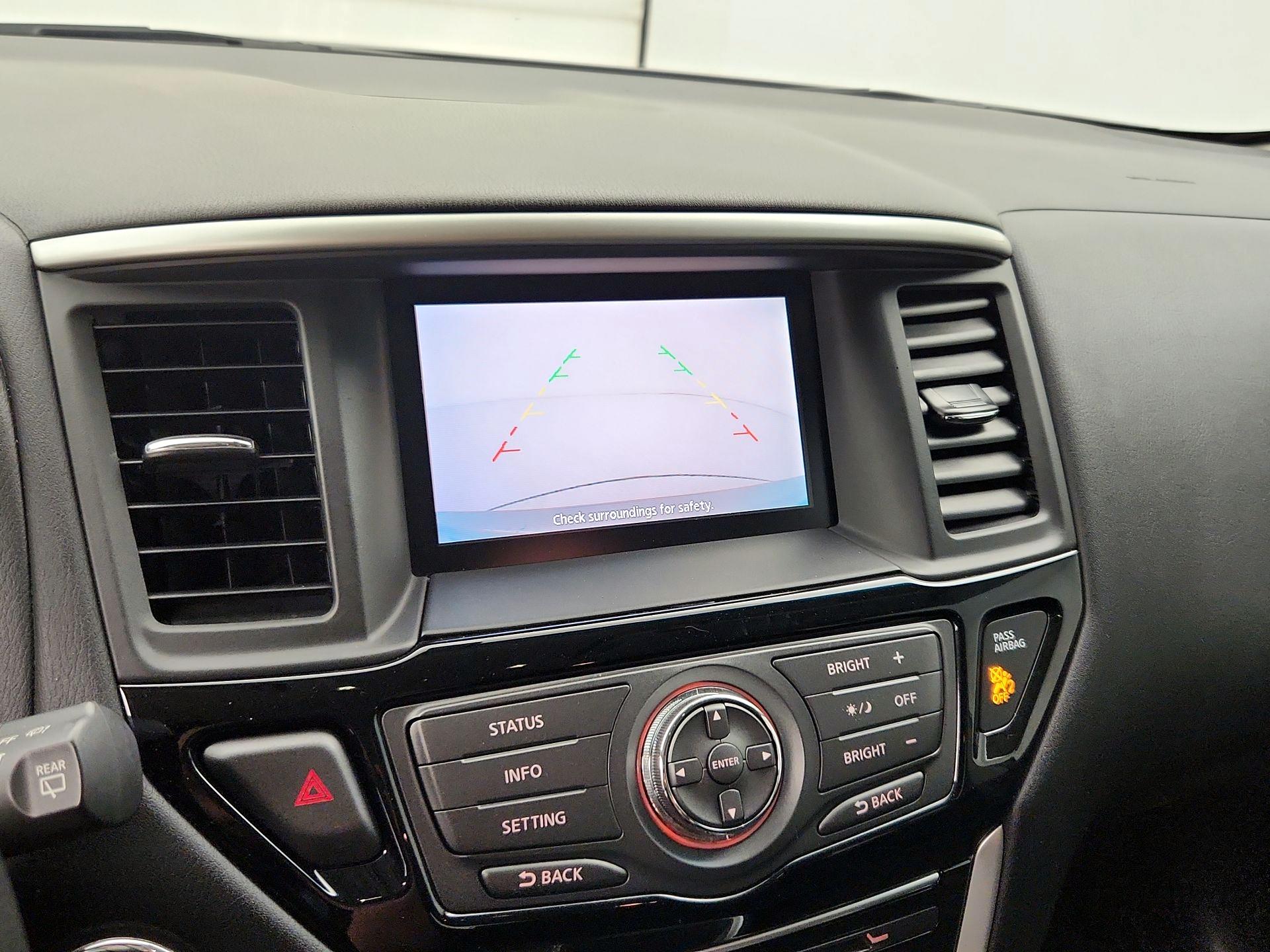 Thumbnail: 2016 Nissan Pathfinder - 14