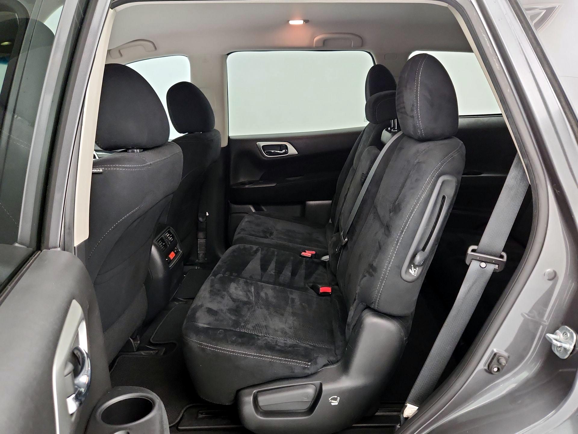 Thumbnail: 2016 Nissan Pathfinder - 19