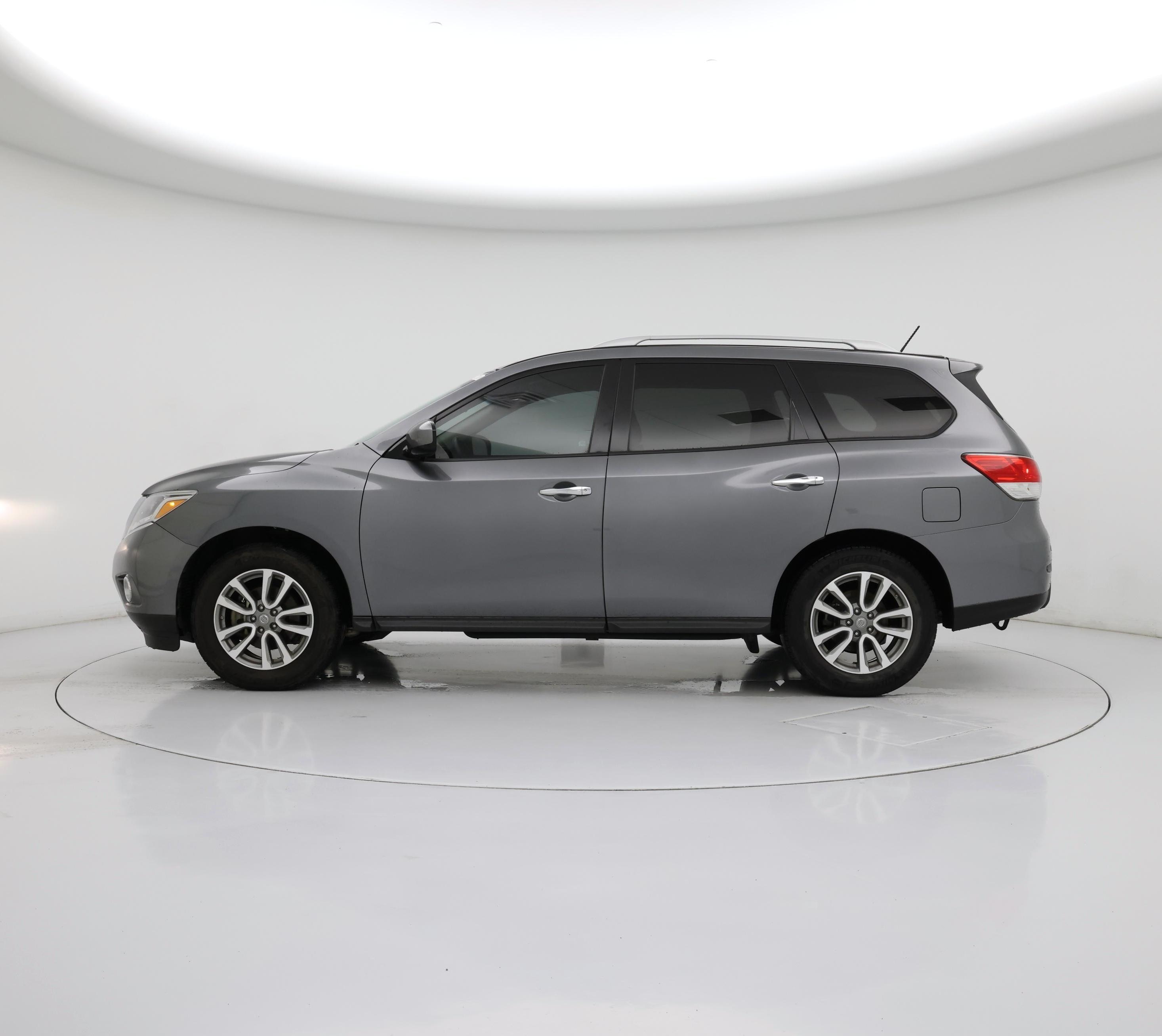 Thumbnail: 2016 Nissan Pathfinder - 3