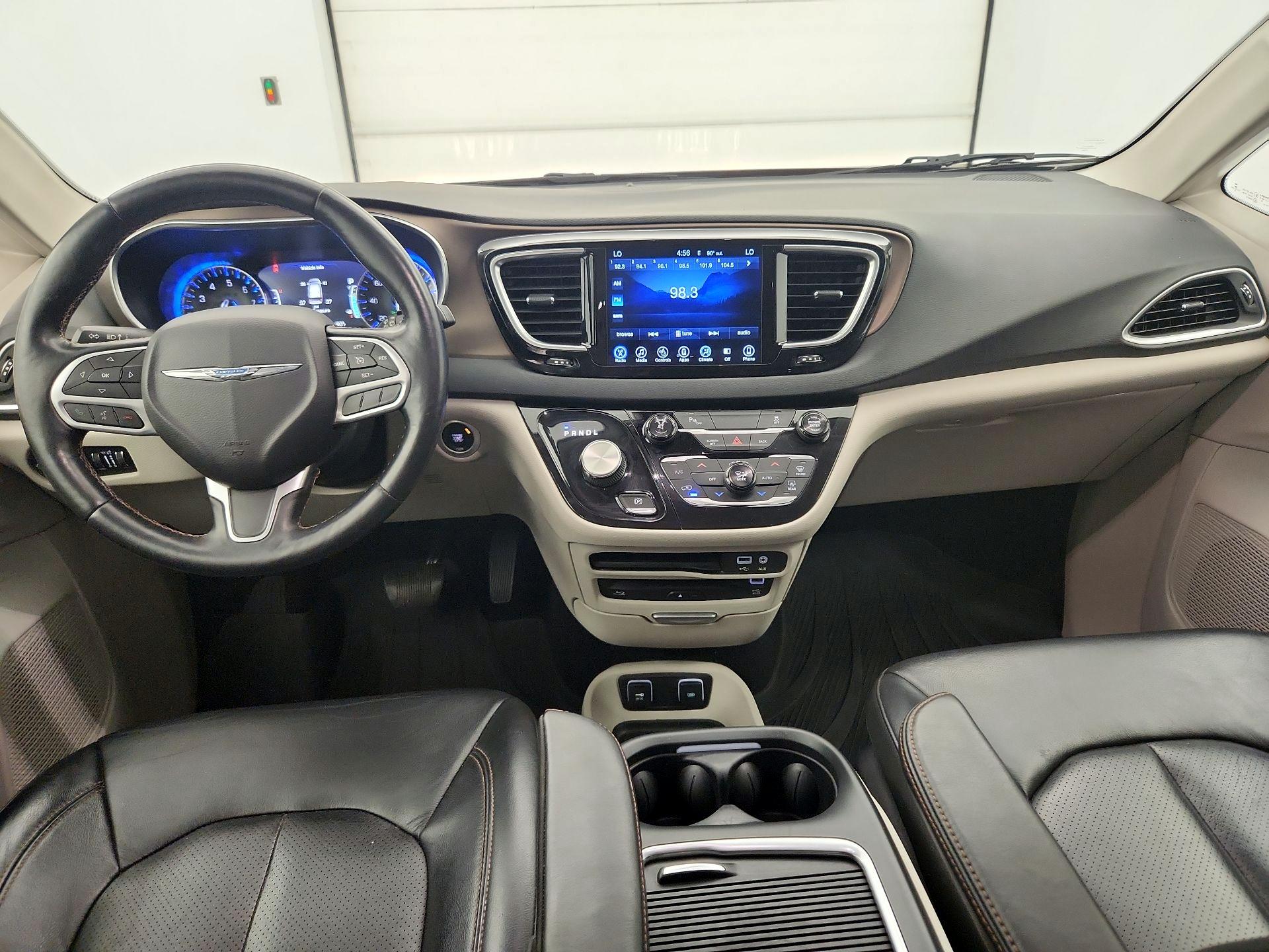 Thumbnail: 2017 Chrysler Pacifica - 9