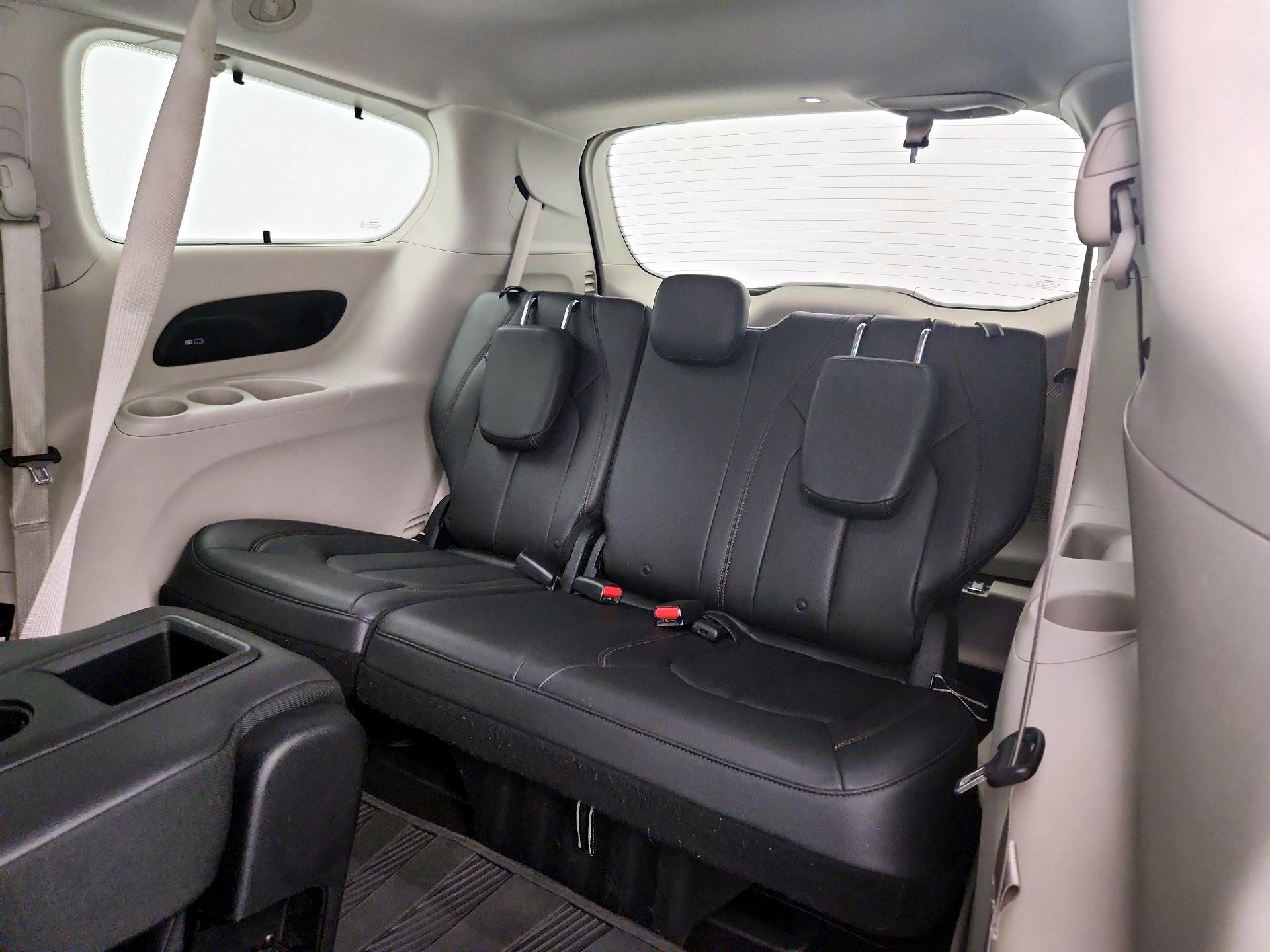 Thumbnail: 2017 Chrysler Pacifica - 20