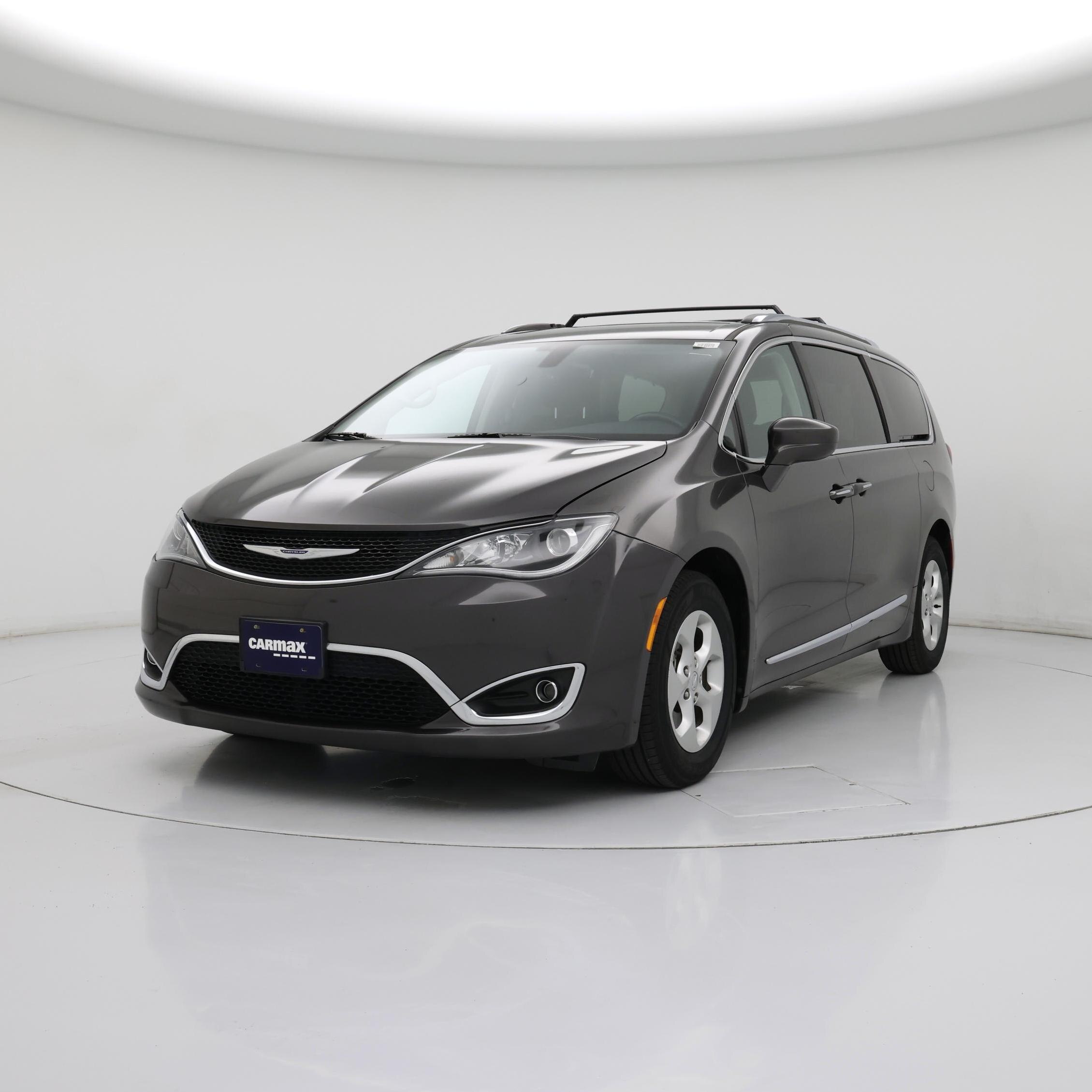 Thumbnail: 2017 Chrysler Pacifica - 4