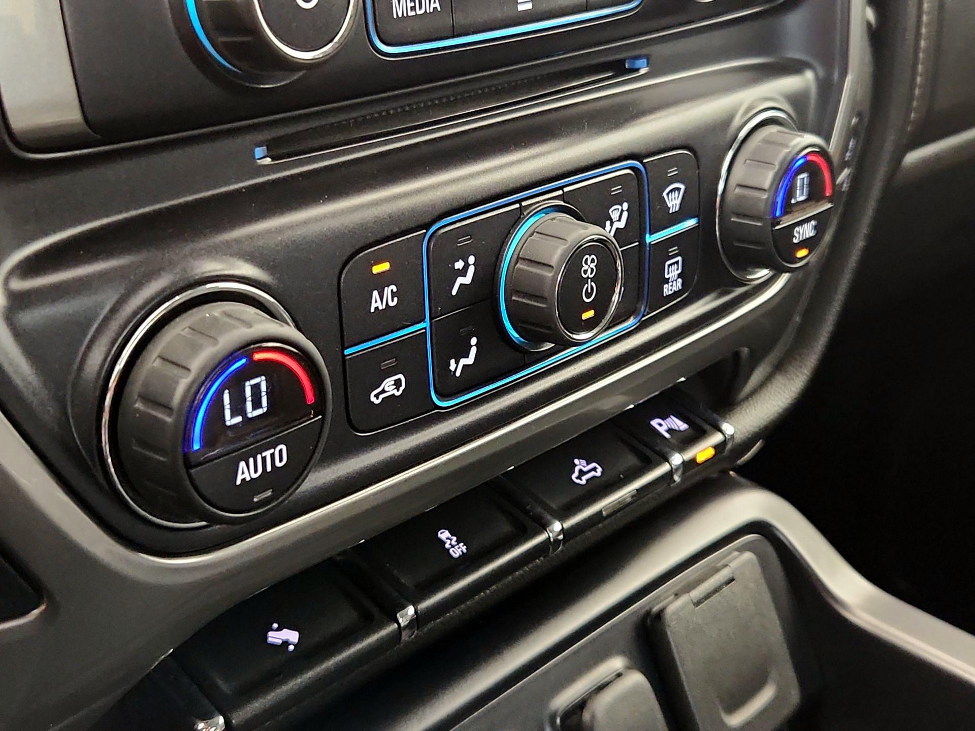 Thumbnail: 2014 Chevrolet Silverado 1500 - 17