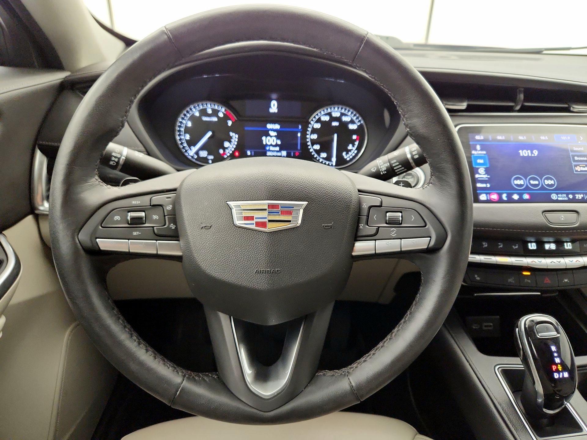 Thumbnail: 2022 Cadillac XT4 - 10