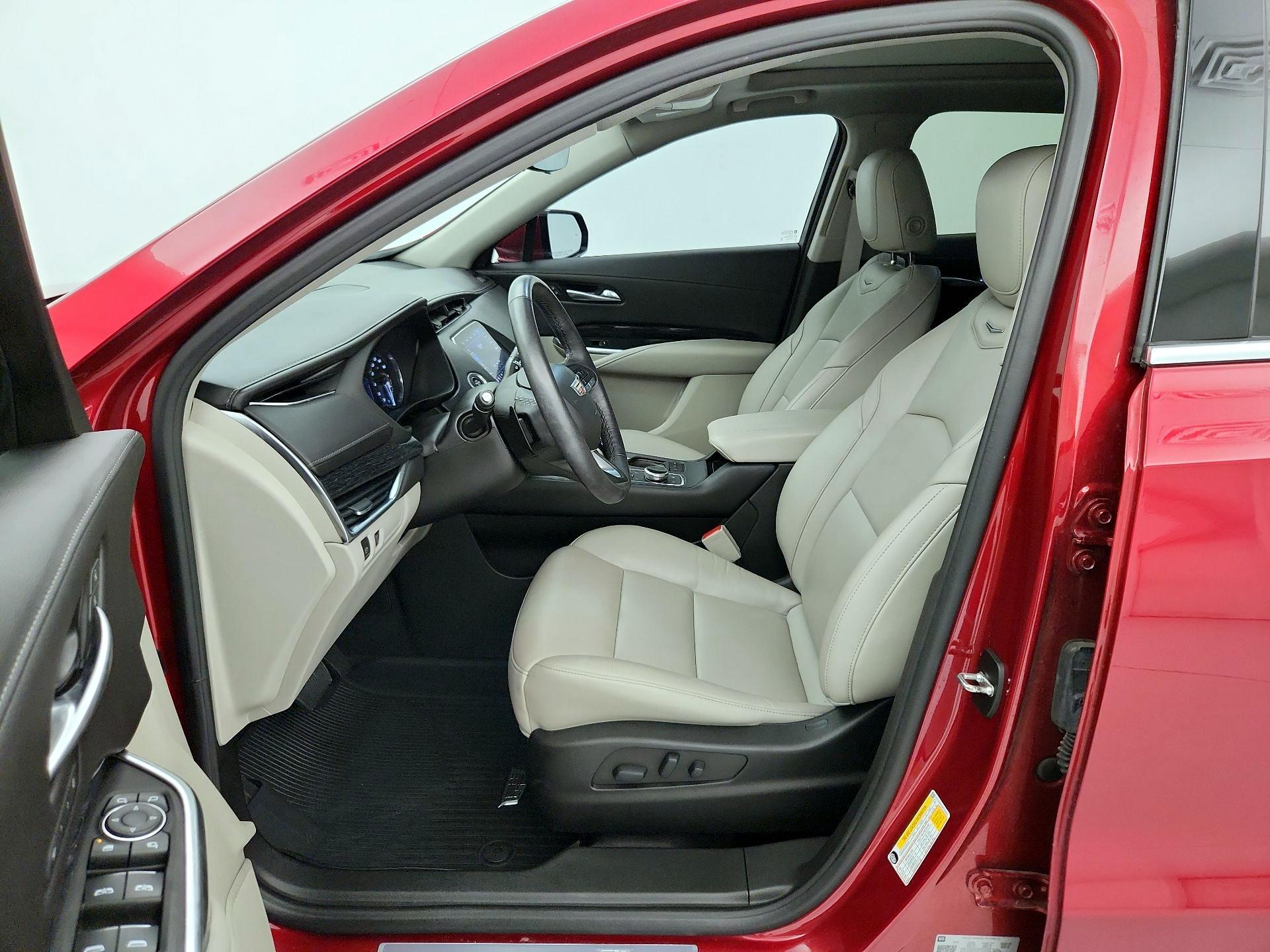 Thumbnail: 2022 Cadillac XT4 - 11