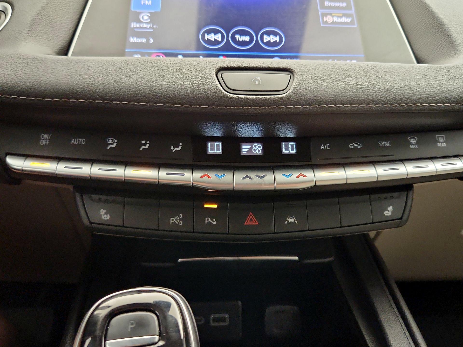 Thumbnail: 2022 Cadillac XT4 - 16
