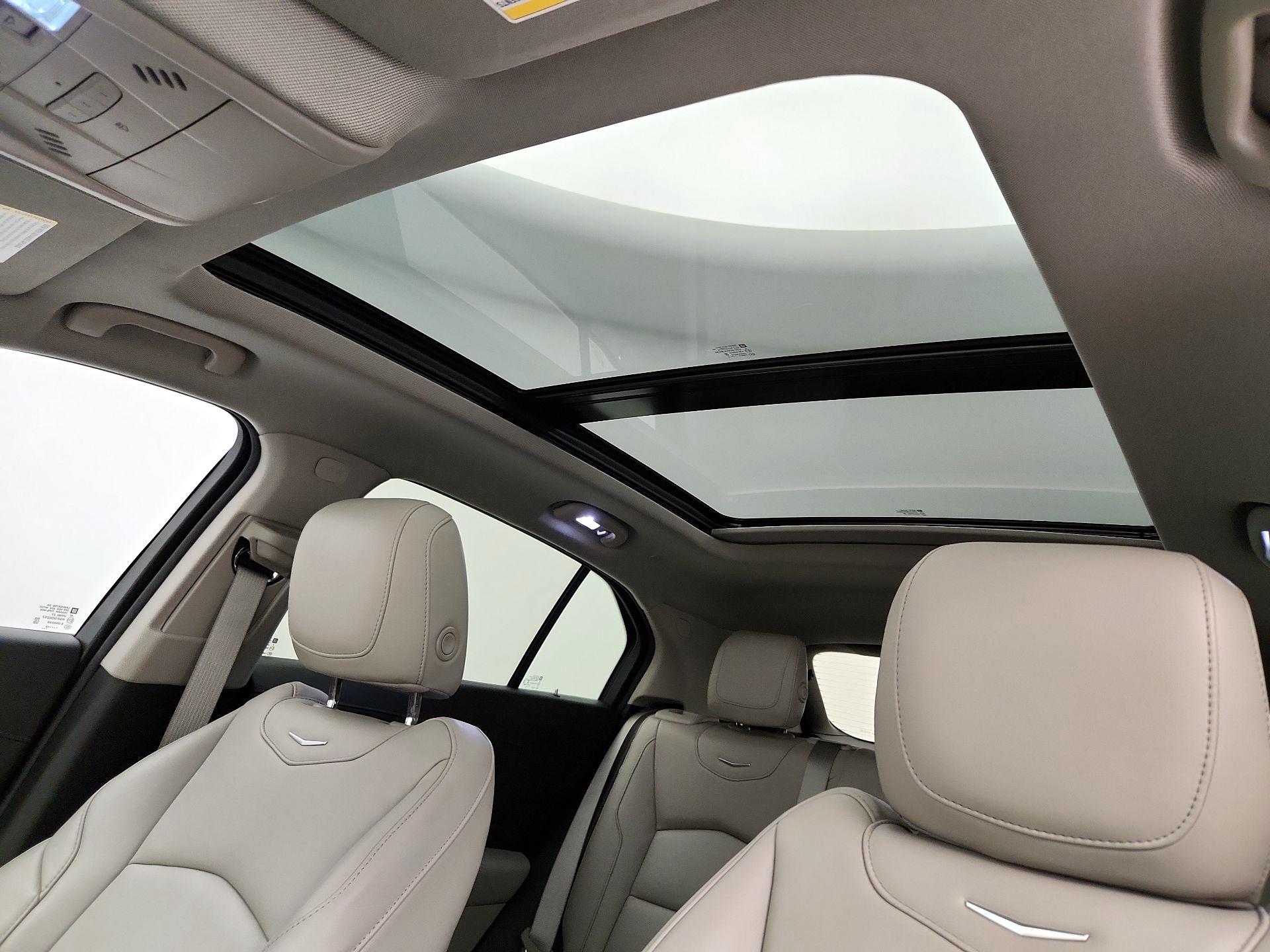 Thumbnail: 2022 Cadillac XT4 - 19