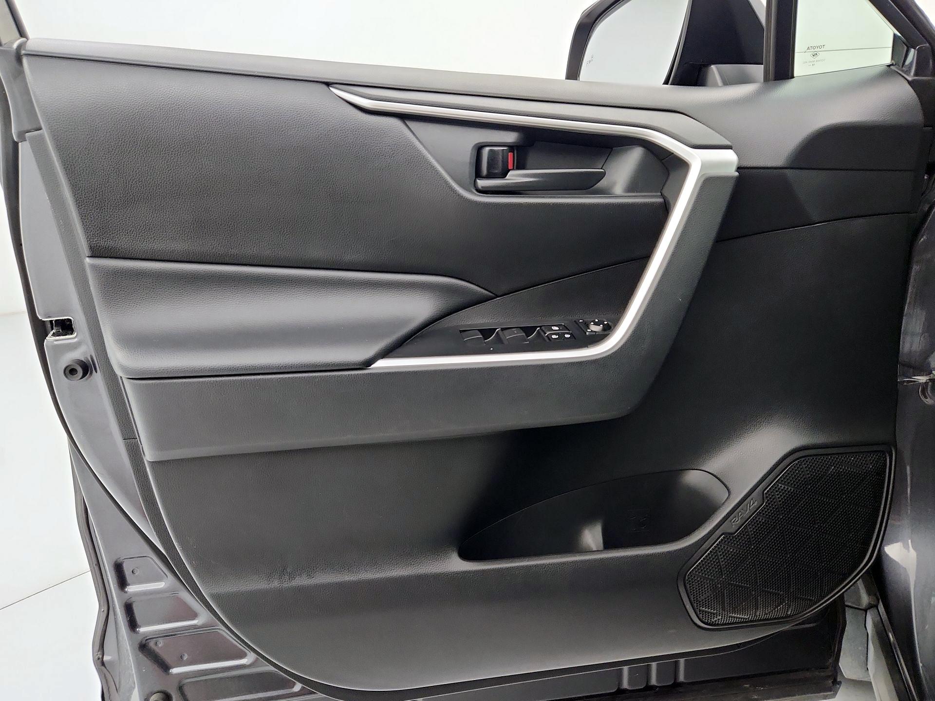 Thumbnail: 2019 Toyota RAV4 - 12