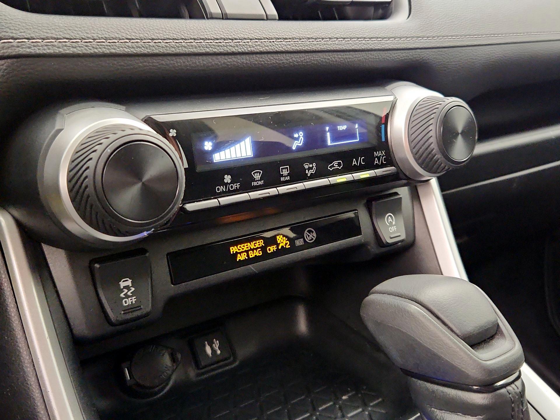 Thumbnail: 2019 Toyota RAV4 - 16