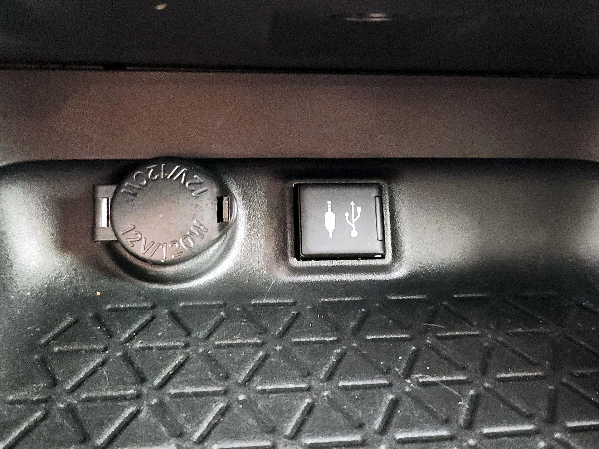 Thumbnail: 2019 Toyota RAV4 - 18