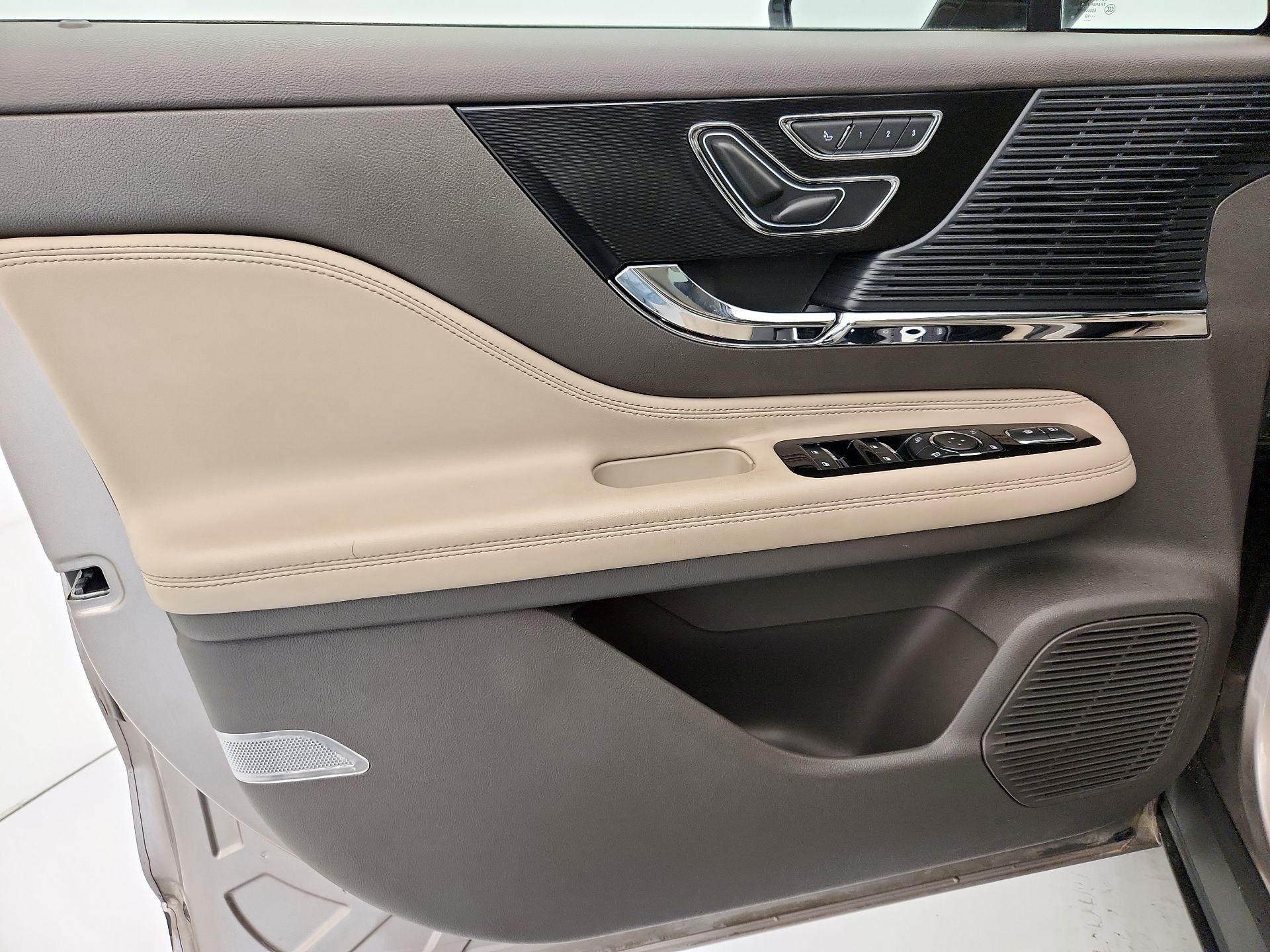 Thumbnail: 2020 Lincoln Corsair - 12