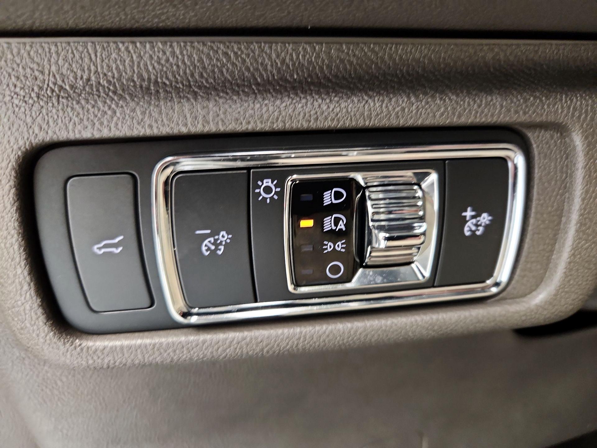 Thumbnail: 2020 Lincoln Corsair - 13