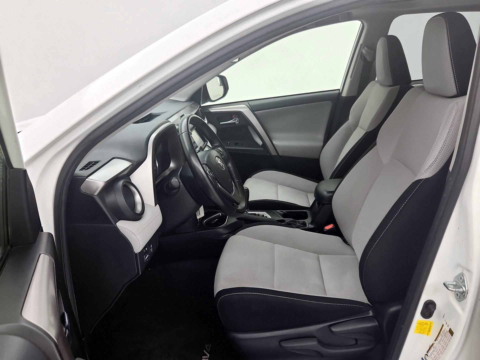 Thumbnail: 2016 Toyota RAV4 - 11