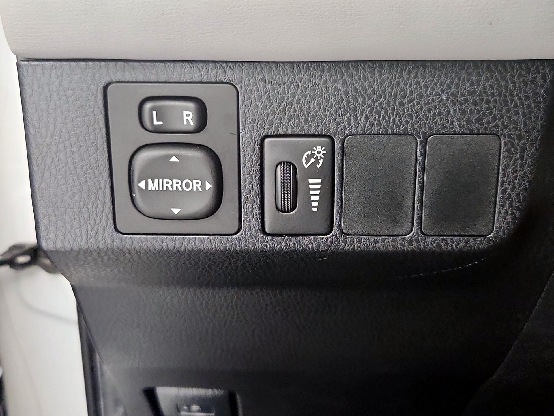Thumbnail: 2016 Toyota RAV4 - 13