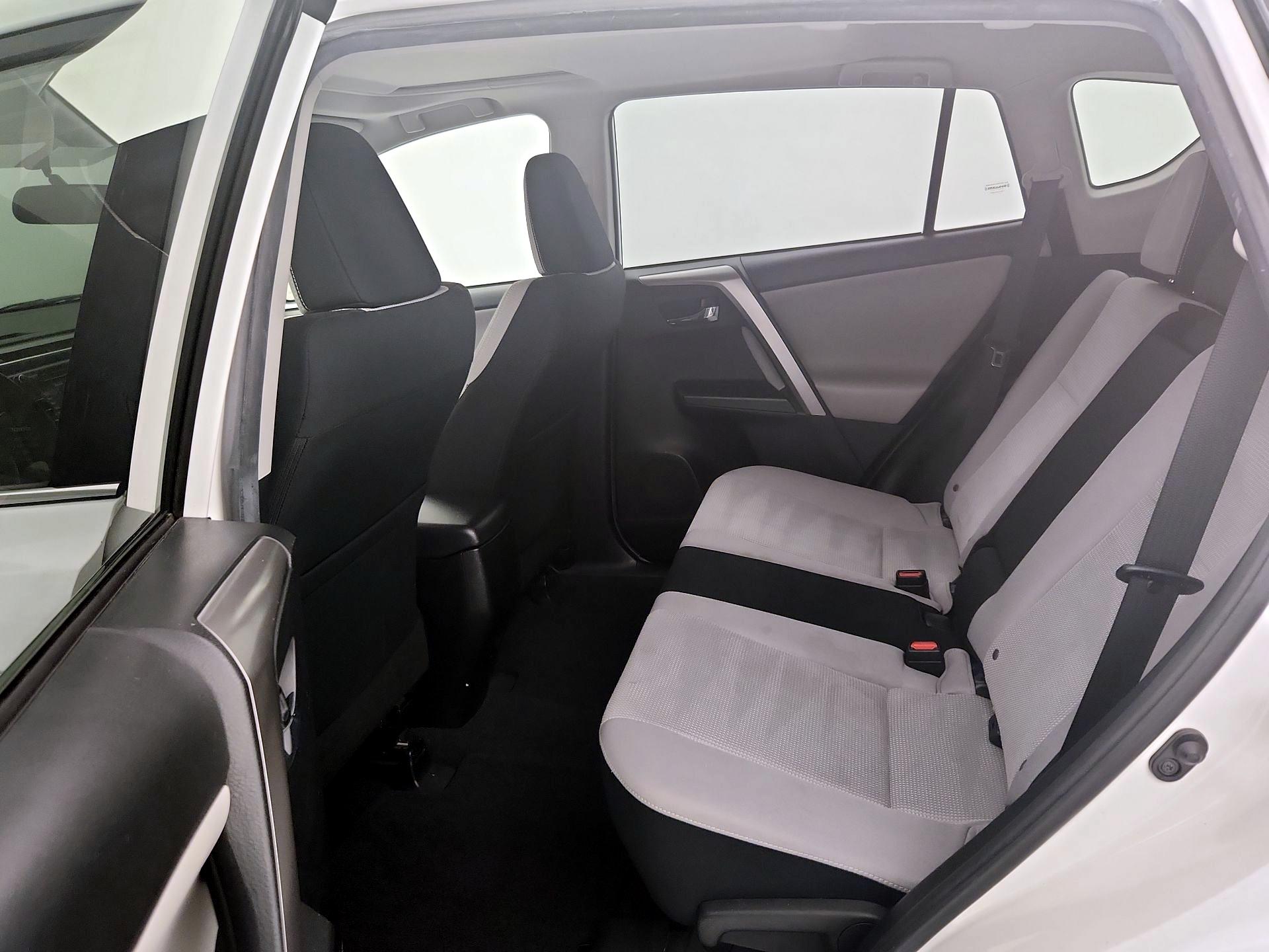 Thumbnail: 2016 Toyota RAV4 - 20