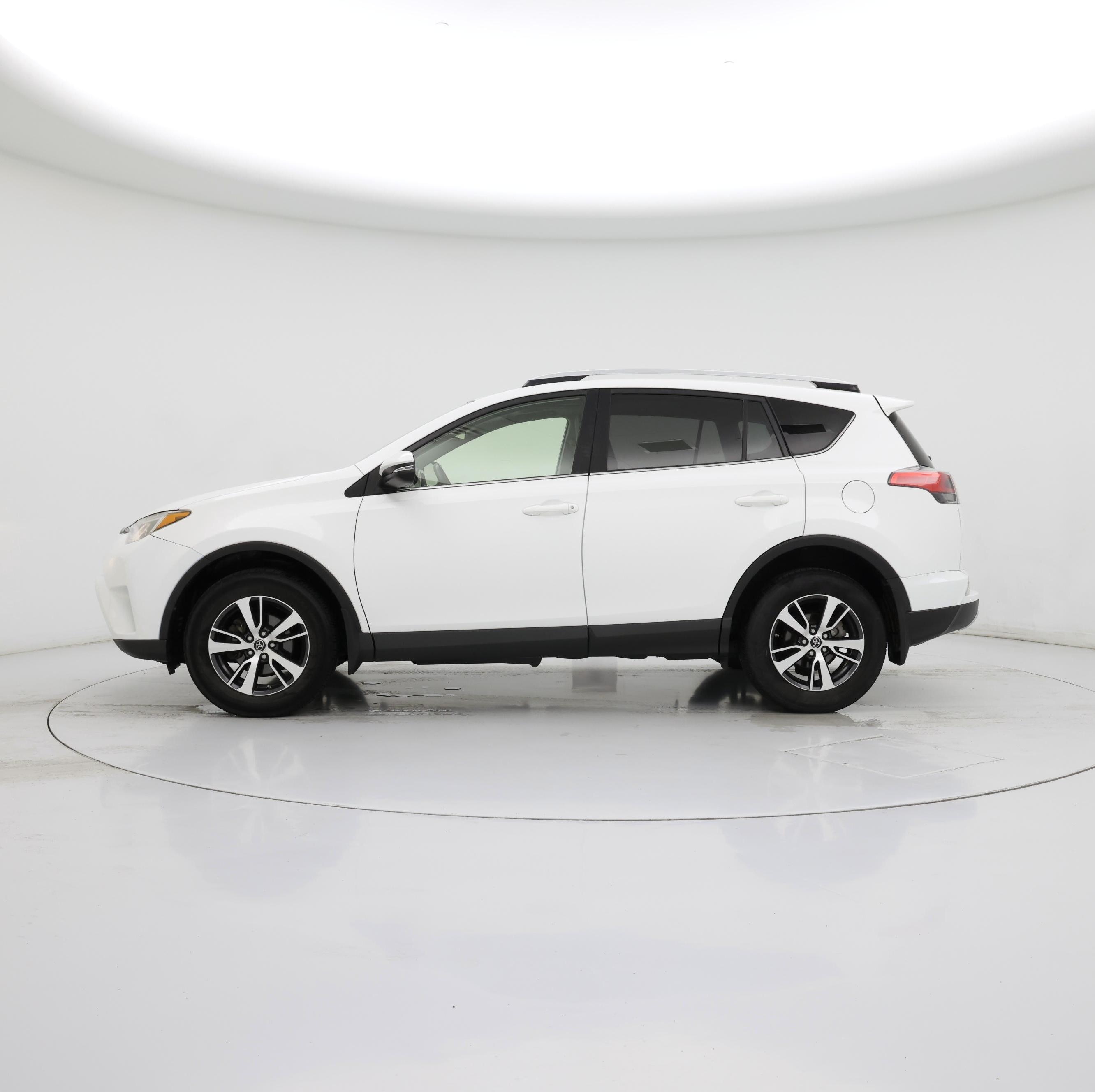 Thumbnail: 2016 Toyota RAV4 - 3
