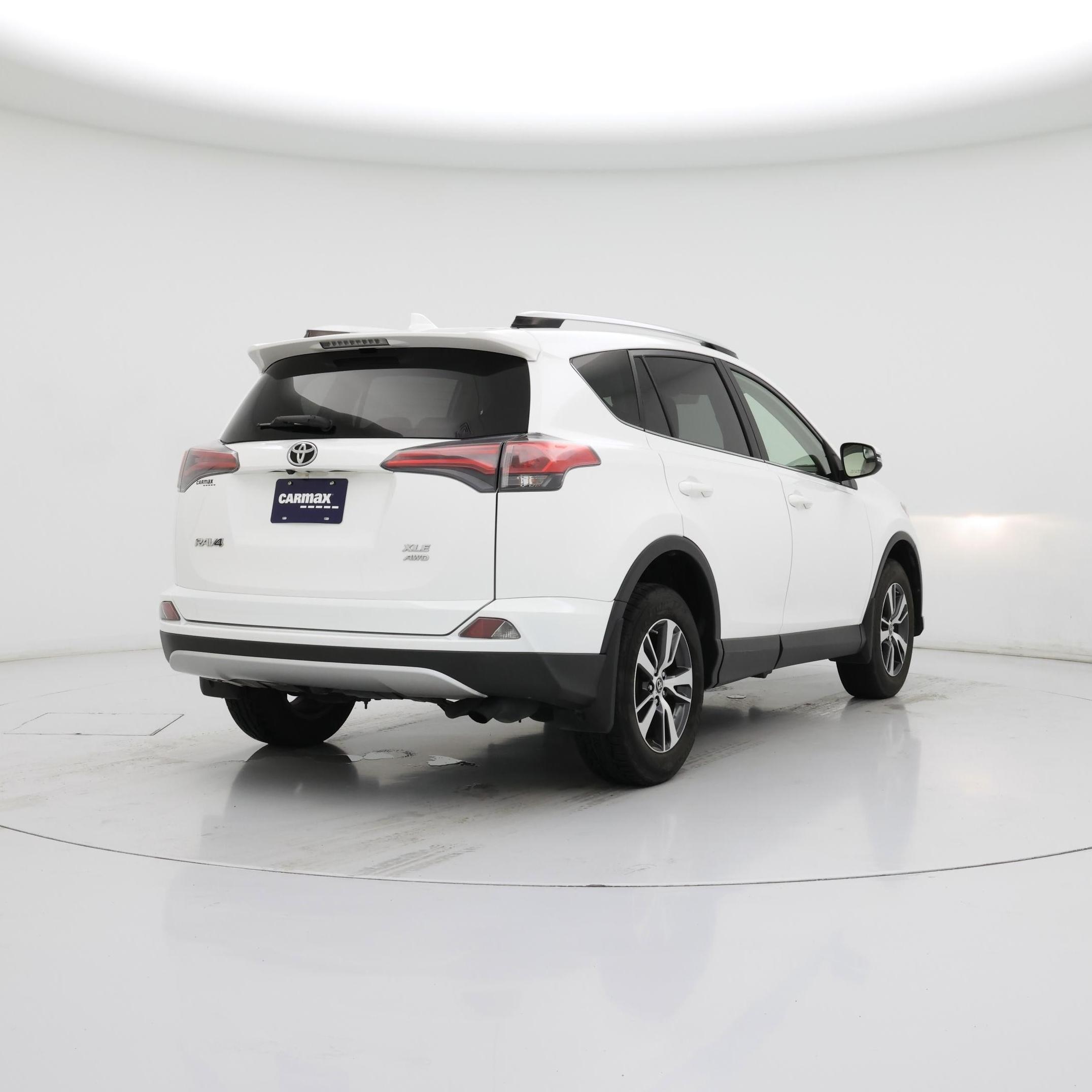 Thumbnail: 2016 Toyota RAV4 - 8