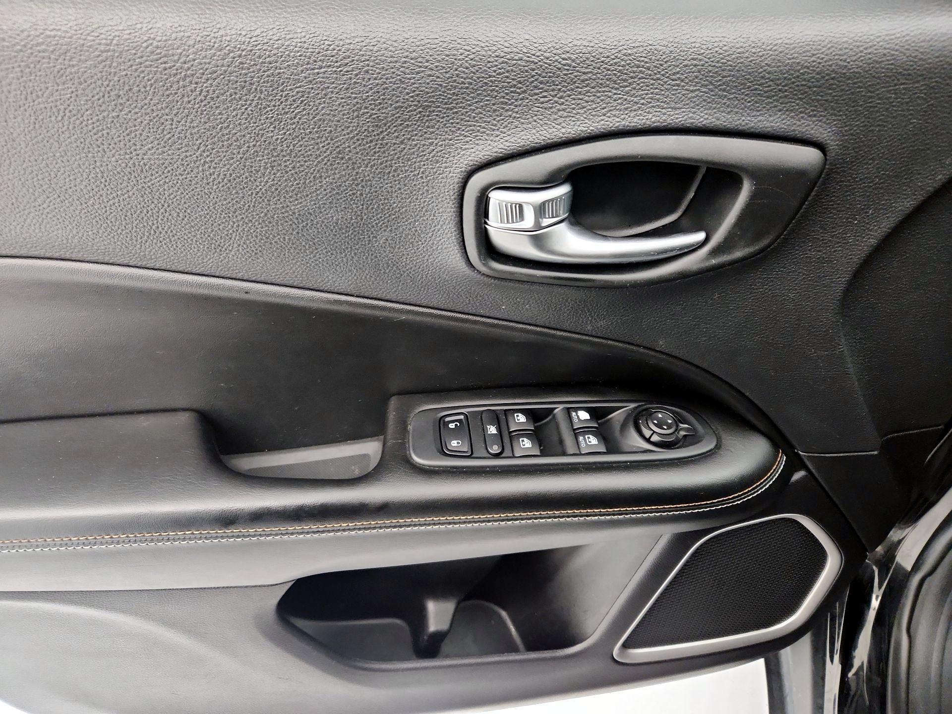 Thumbnail: 2021 Jeep Compass - 12