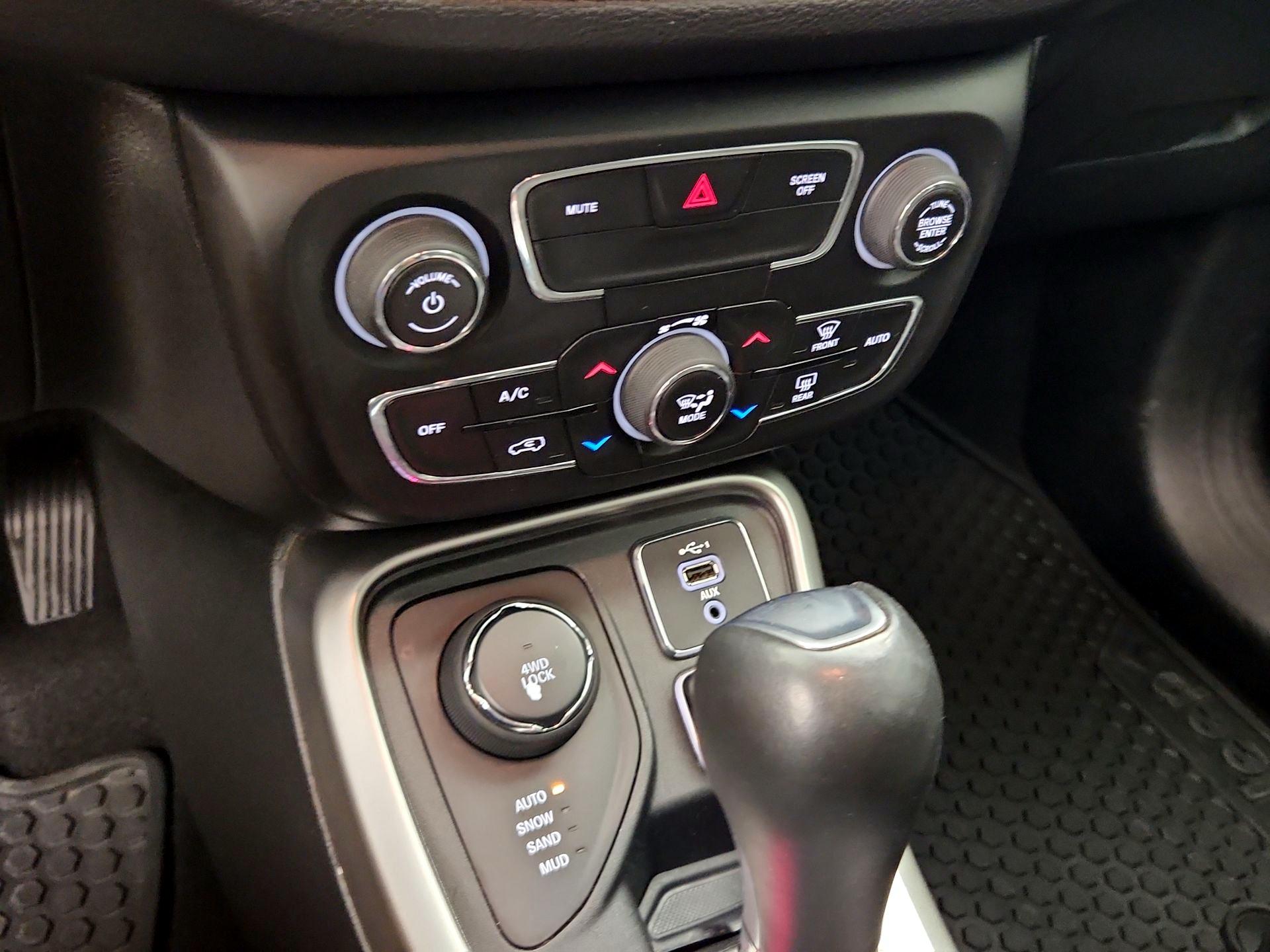 Thumbnail: 2021 Jeep Compass - 16