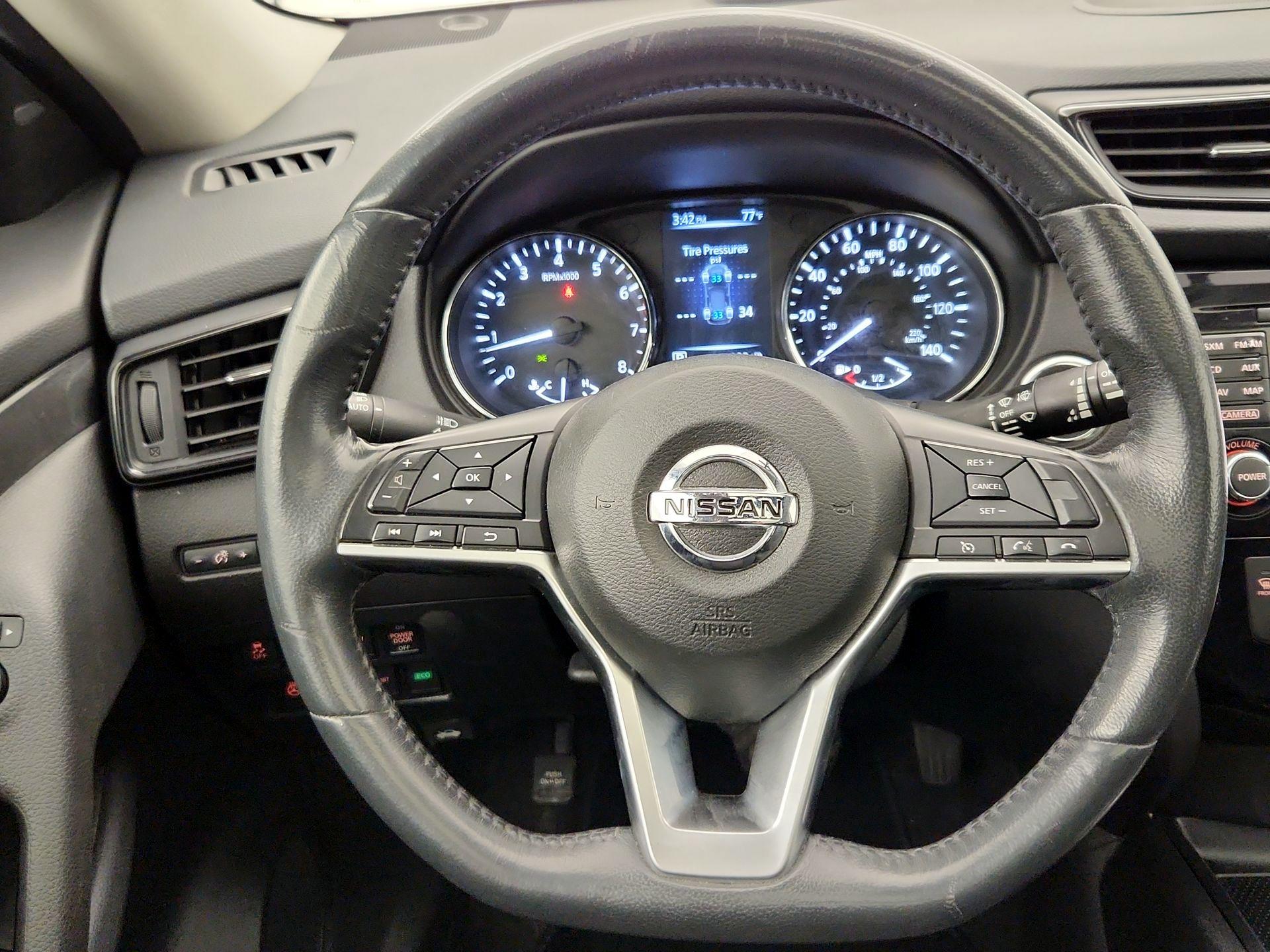 Thumbnail: 2017 Nissan Rogue - 10