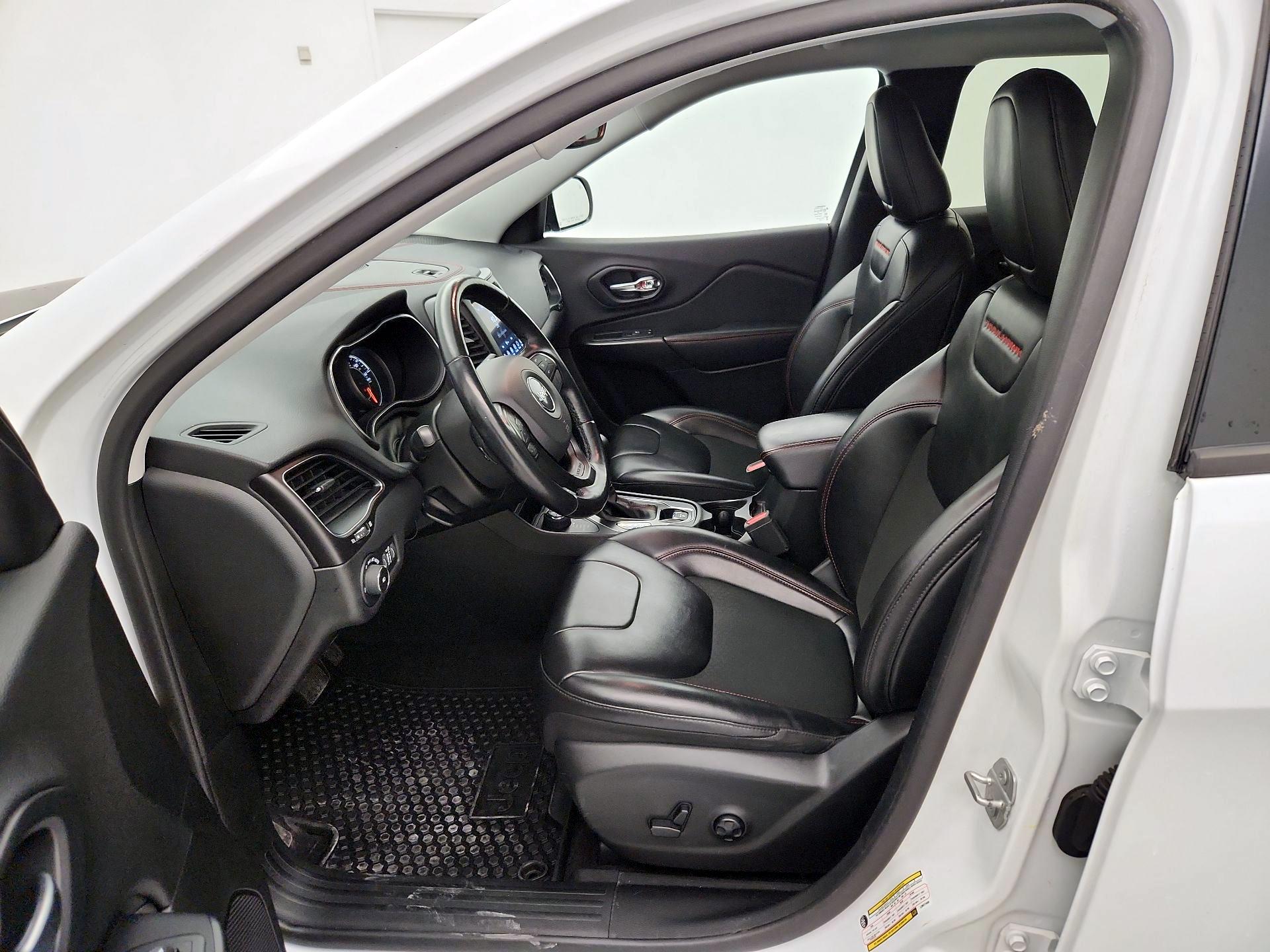 Thumbnail: 2020 Jeep Cherokee - 11