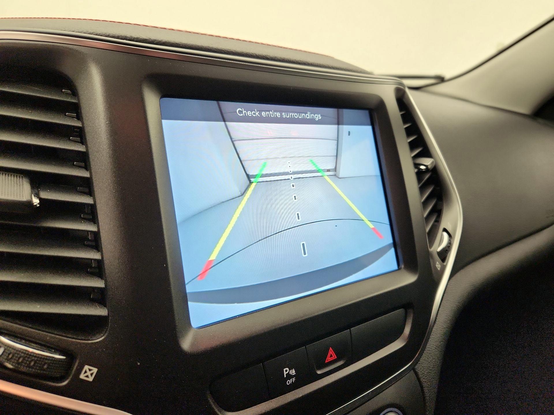 Thumbnail: 2020 Jeep Cherokee - 14