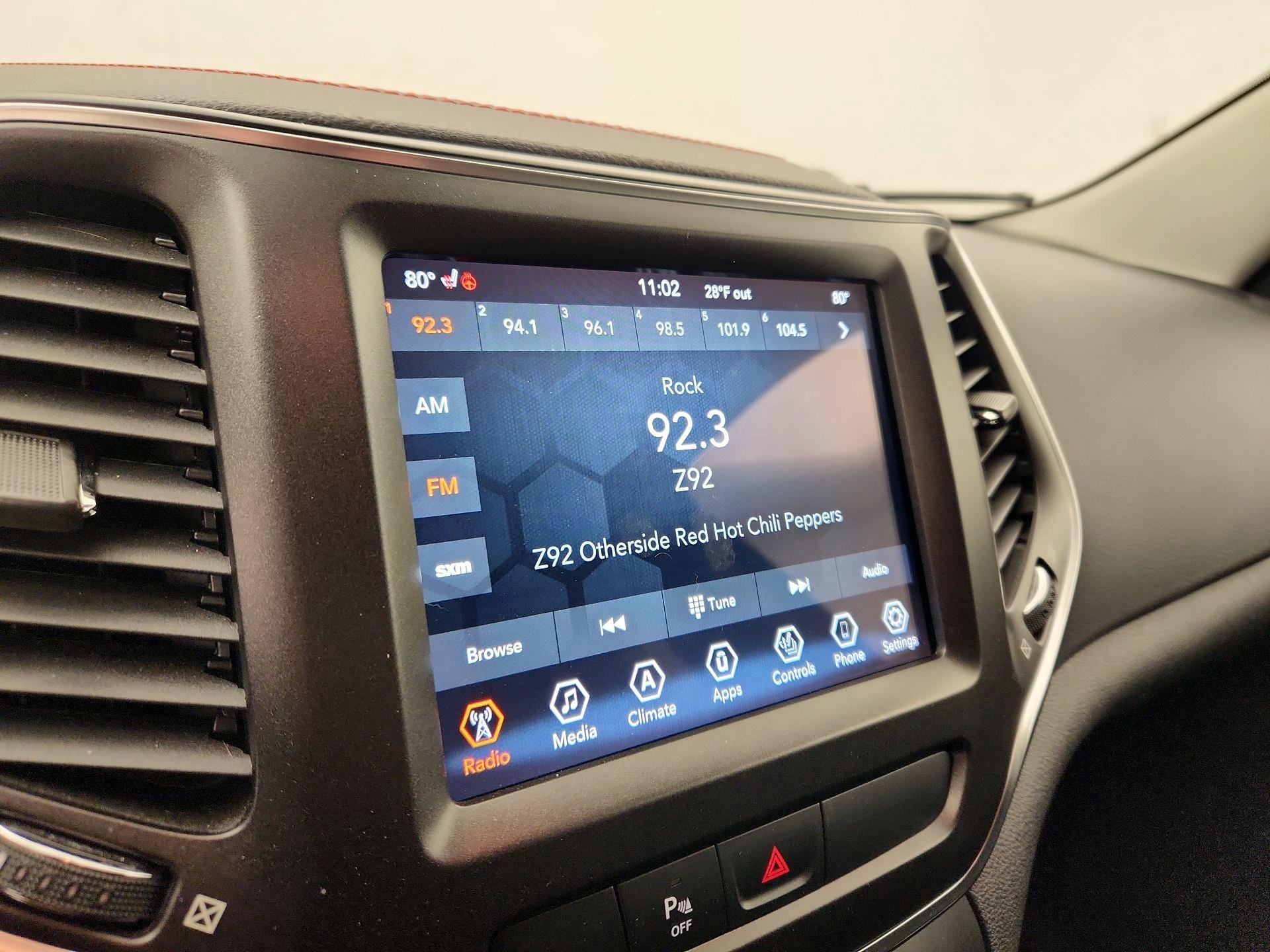 Thumbnail: 2020 Jeep Cherokee - 15