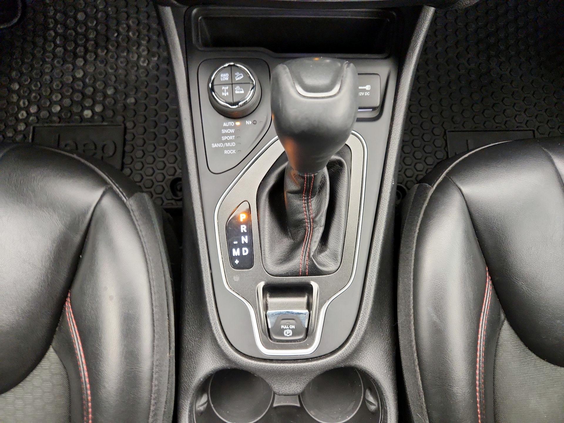 Thumbnail: 2020 Jeep Cherokee - 17