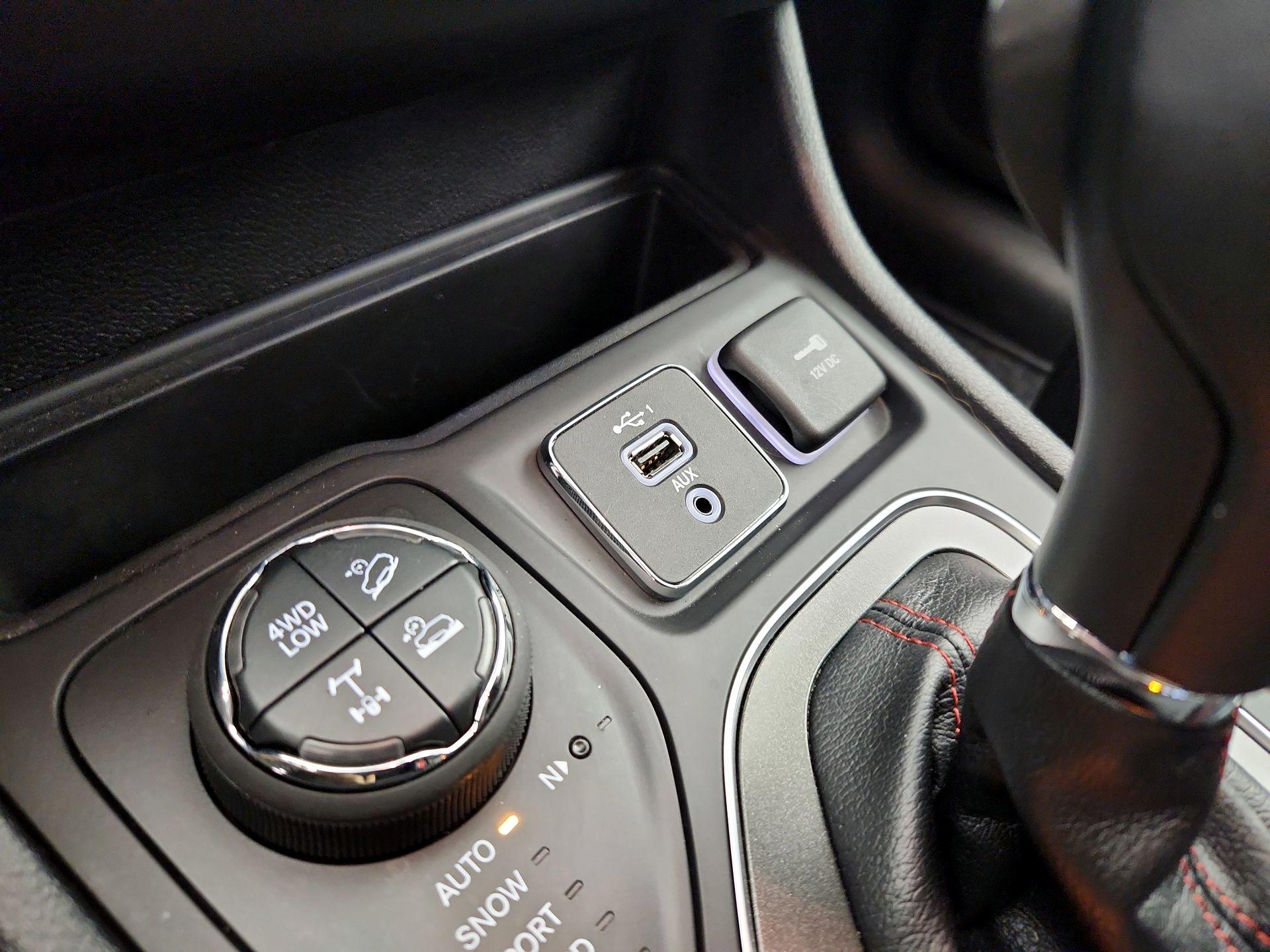 Thumbnail: 2020 Jeep Cherokee - 18