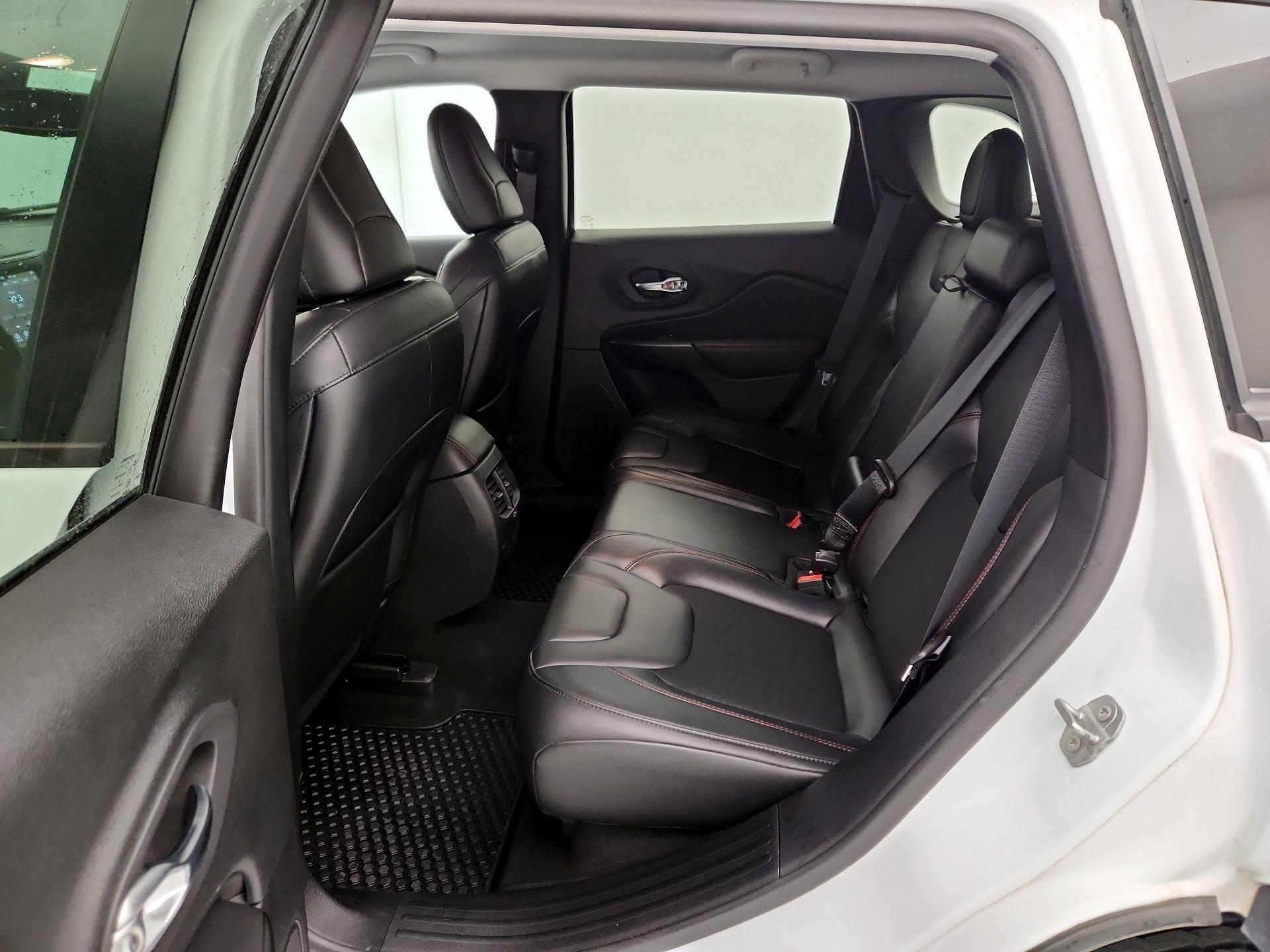 Thumbnail: 2020 Jeep Cherokee - 19