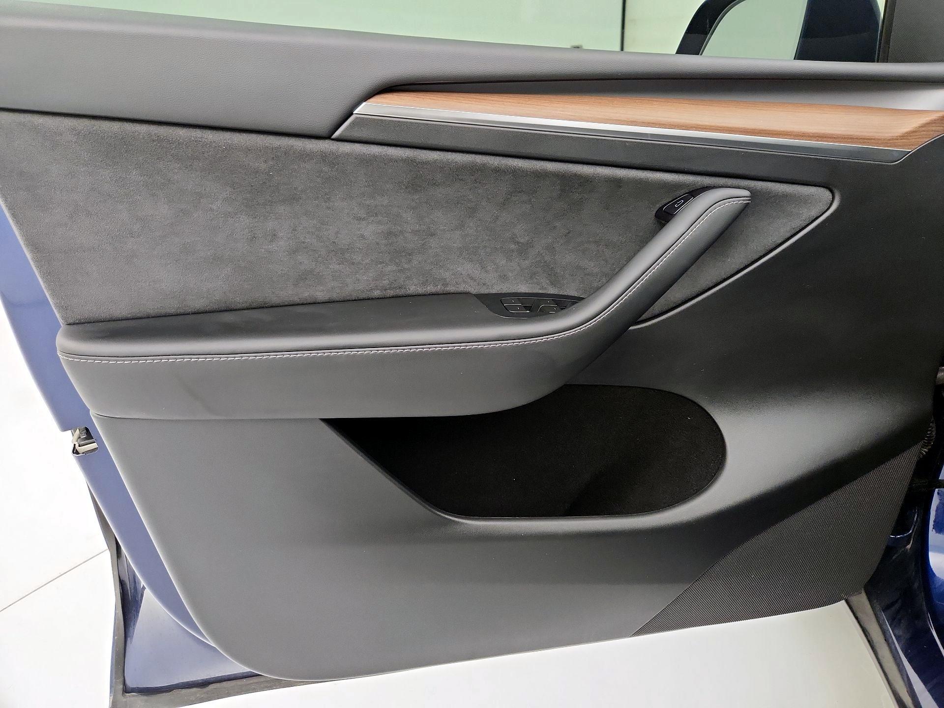 Thumbnail: 2023 Tesla Model Y - 12