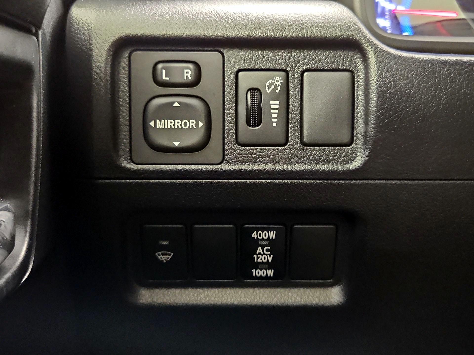 Thumbnail: 2016 Toyota 4Runner - 13