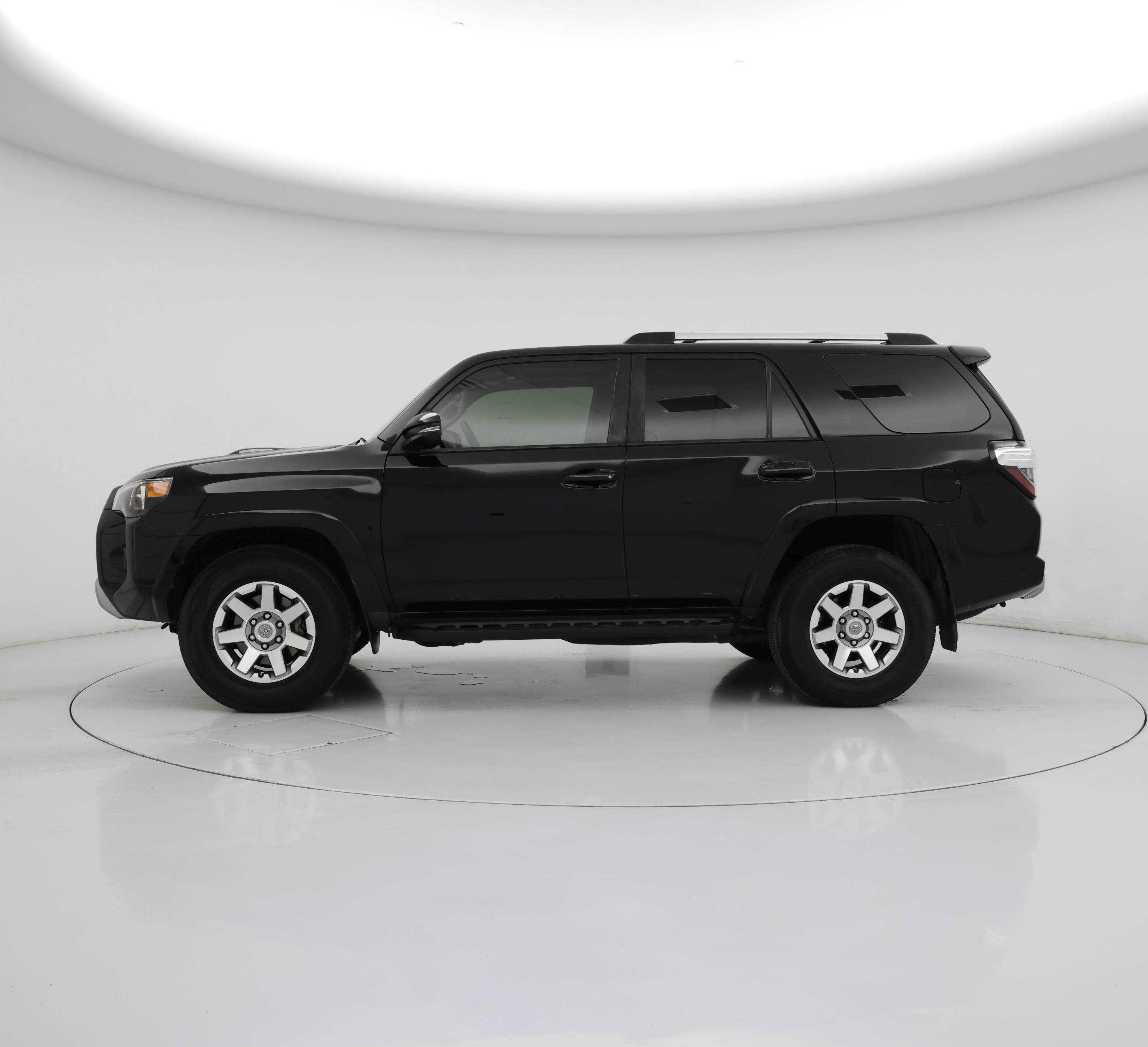 Thumbnail: 2016 Toyota 4Runner - 3