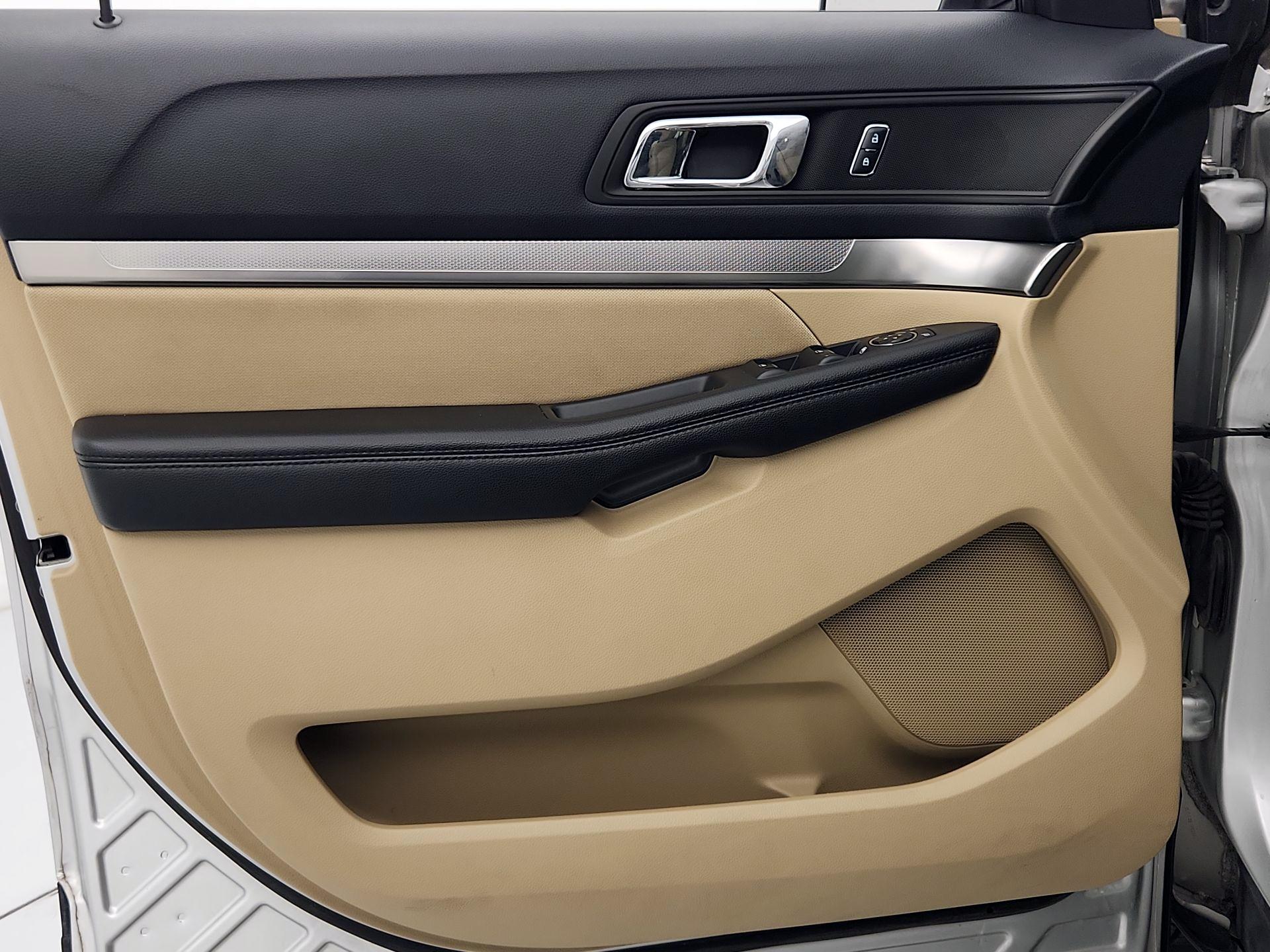 Thumbnail: 2016 Ford Explorer - 12
