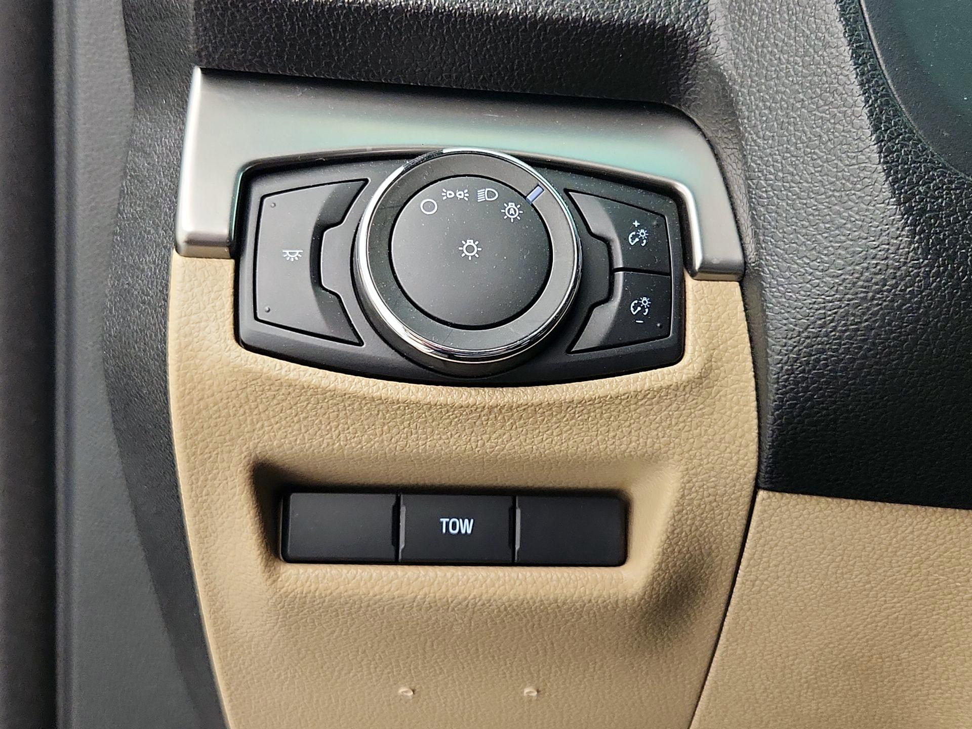 Thumbnail: 2016 Ford Explorer - 13