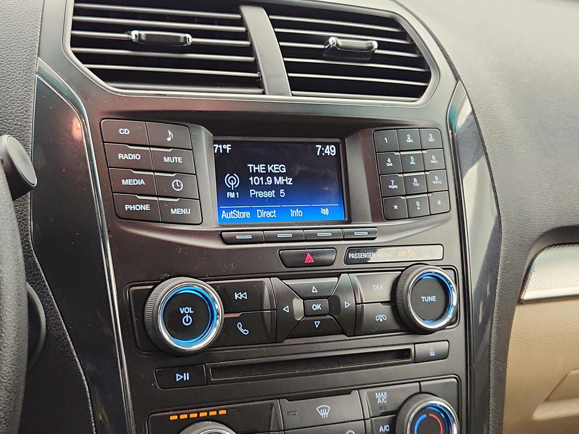 Thumbnail: 2016 Ford Explorer - 15