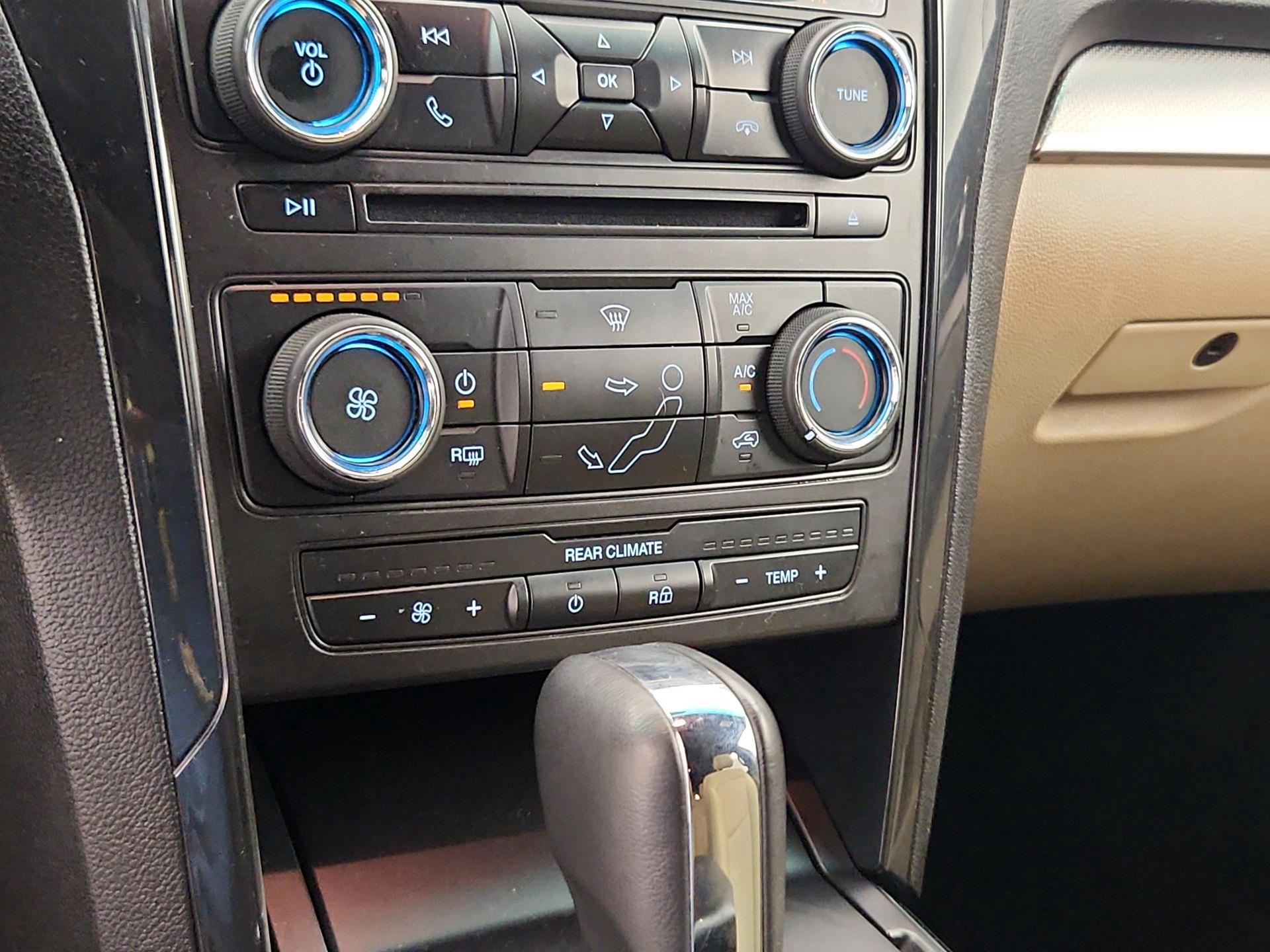 Thumbnail: 2016 Ford Explorer - 16