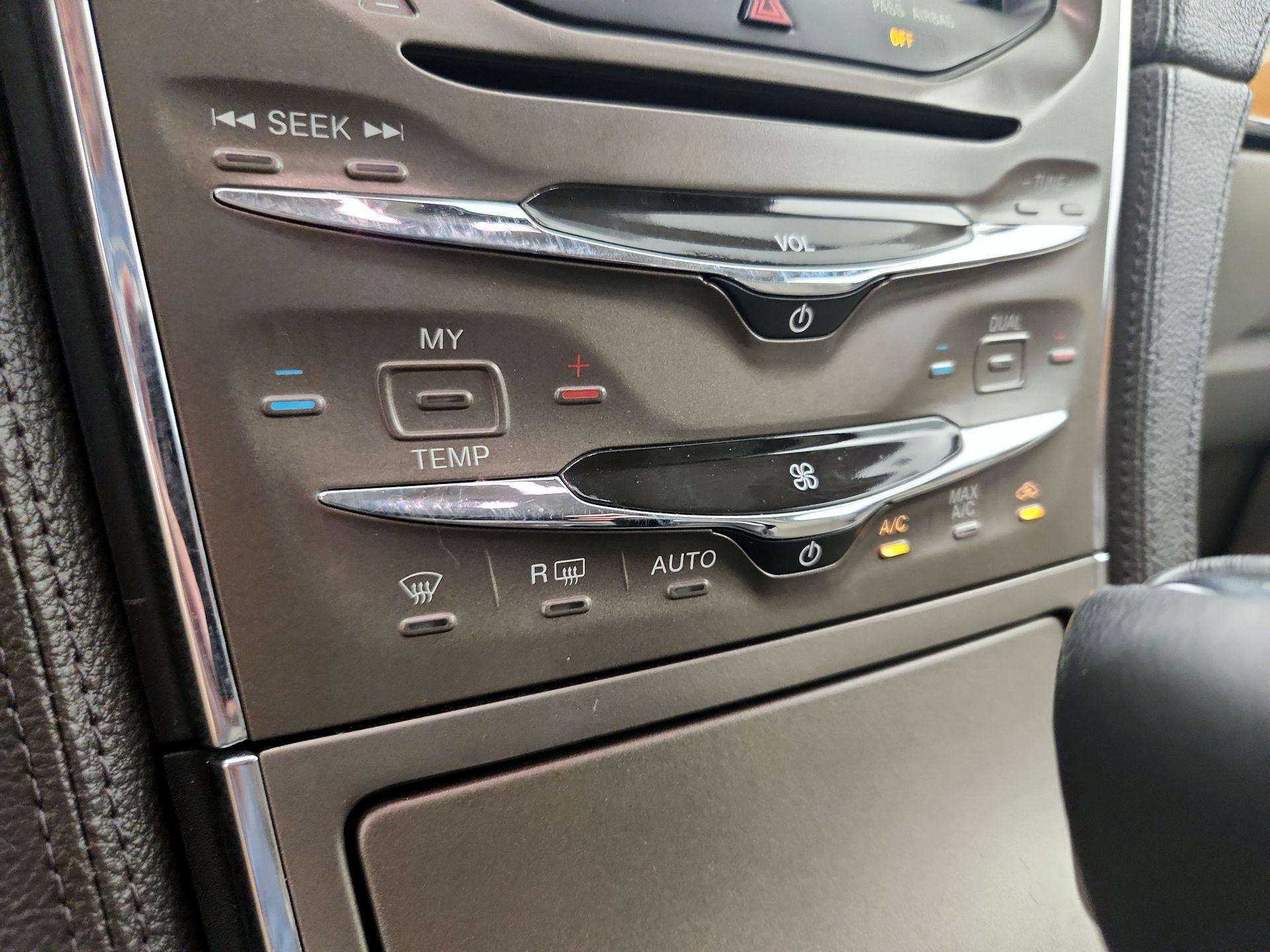 Thumbnail: 2015 Lincoln MKX - 17