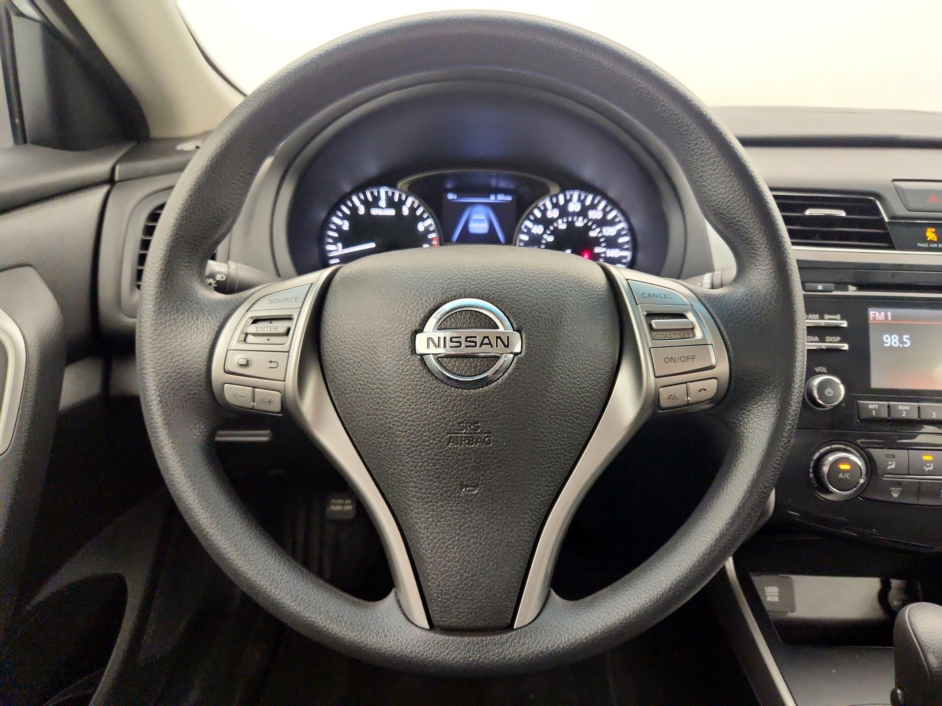 Thumbnail: 2015 Nissan Altima - 10