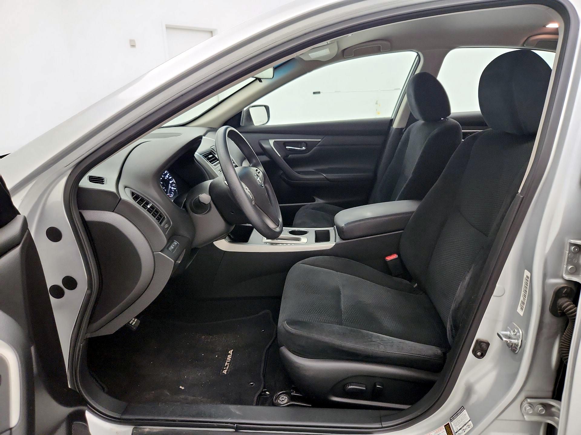 Thumbnail: 2015 Nissan Altima - 11