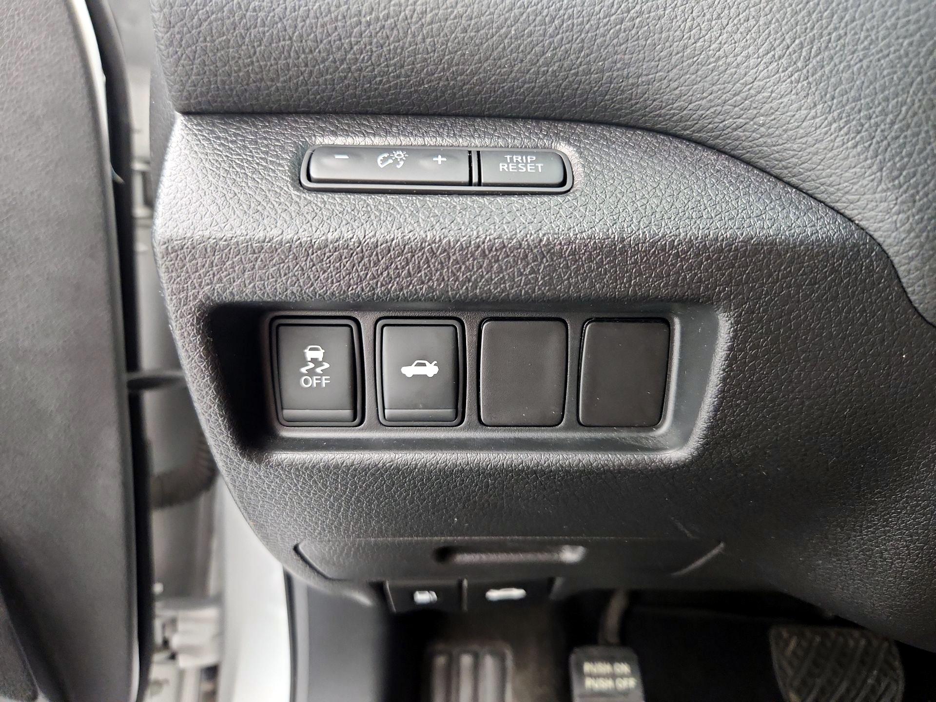 Thumbnail: 2015 Nissan Altima - 13